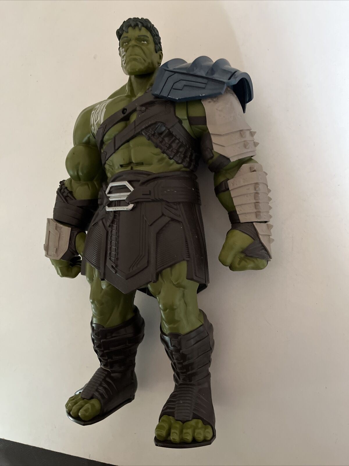 Marvel Avengers Ragnarok Hulk 34cm Tall Action Figure