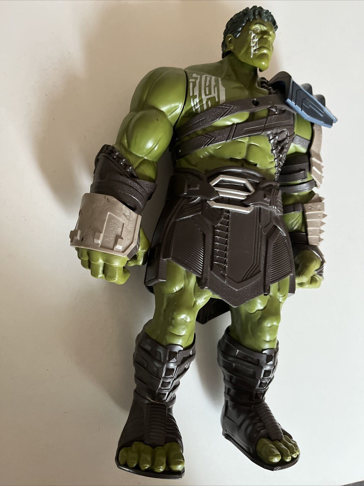 Marvel Avengers Ragnarok Hulk 34cm Tall Action Figure