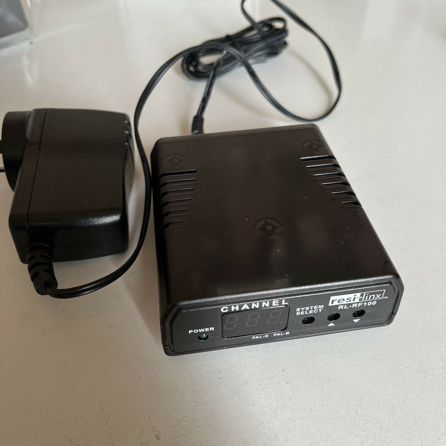 Resi-linx RL-RF100 AV To RF UHF Modulator