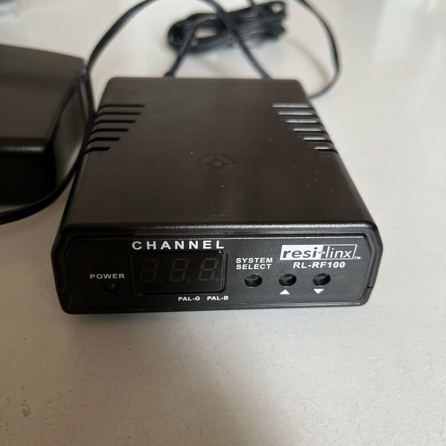 Resi-linx RL-RF100 AV To RF UHF Modulator