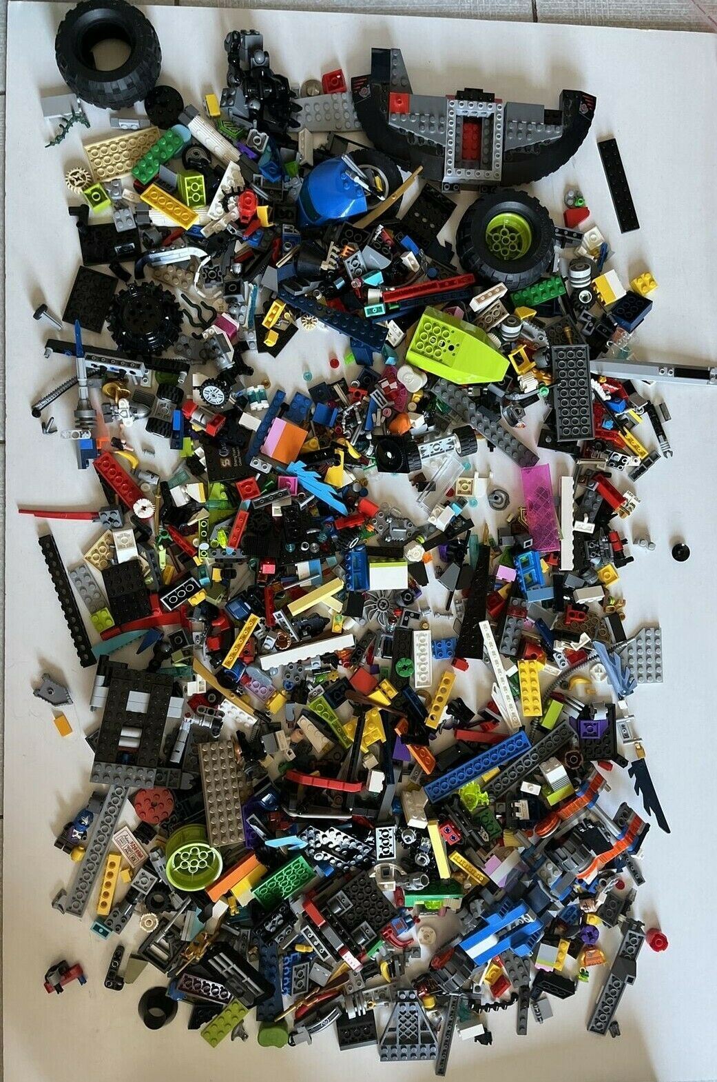 Lego Bulk Lot, Lego Technic Wheels, Assorted, Characters, Guns, Swords 2kg LEGO