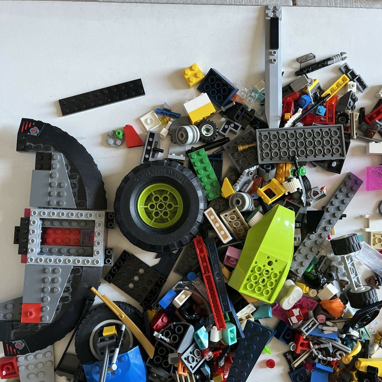 Lego Bulk Lot, Lego Technic Wheels, Assorted, Characters, Guns, Swords 2kg LEGO