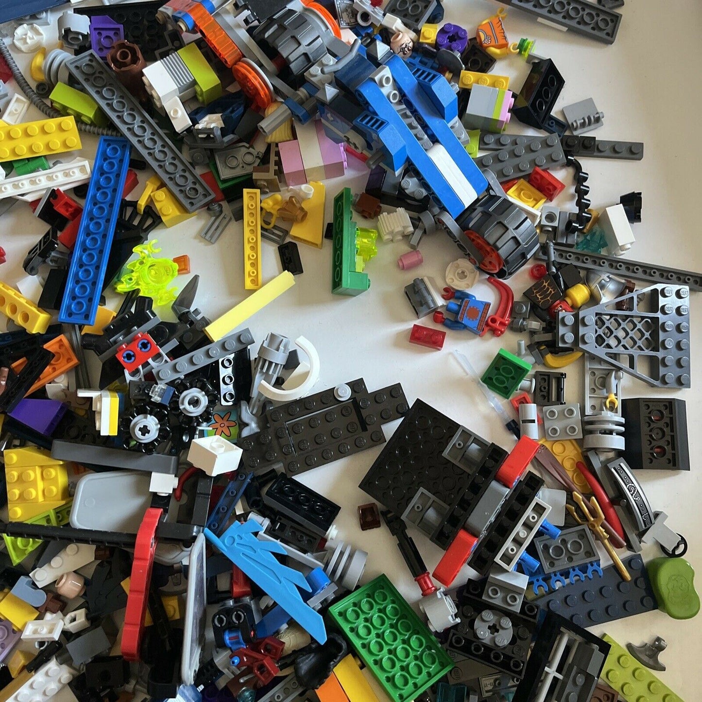 Lego Bulk Lot, Lego Technic Wheels, Assorted, Characters, Guns, Swords 2kg LEGO