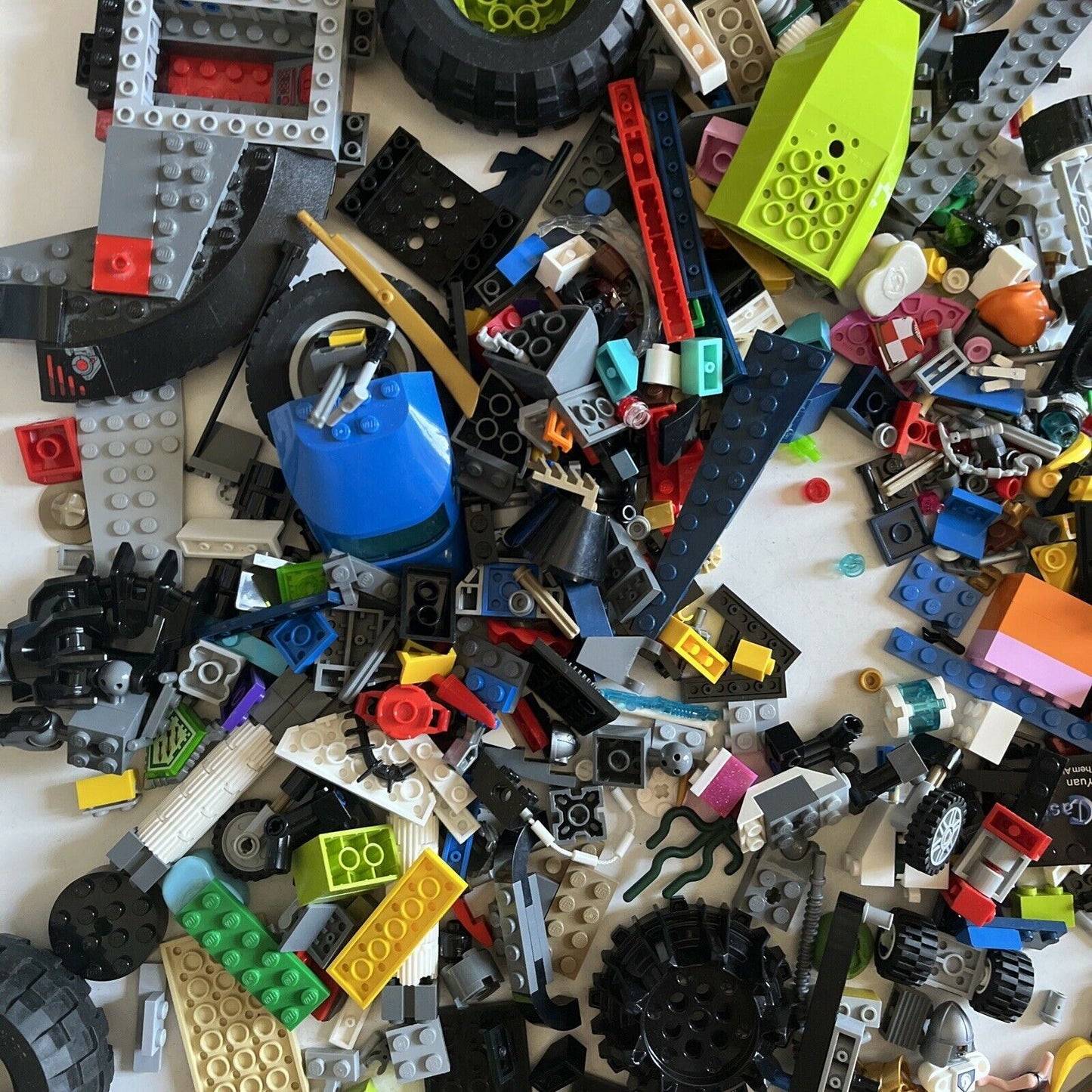 Lego Bulk Lot, Lego Technic Wheels, Assorted, Characters, Guns, Swords 2kg LEGO