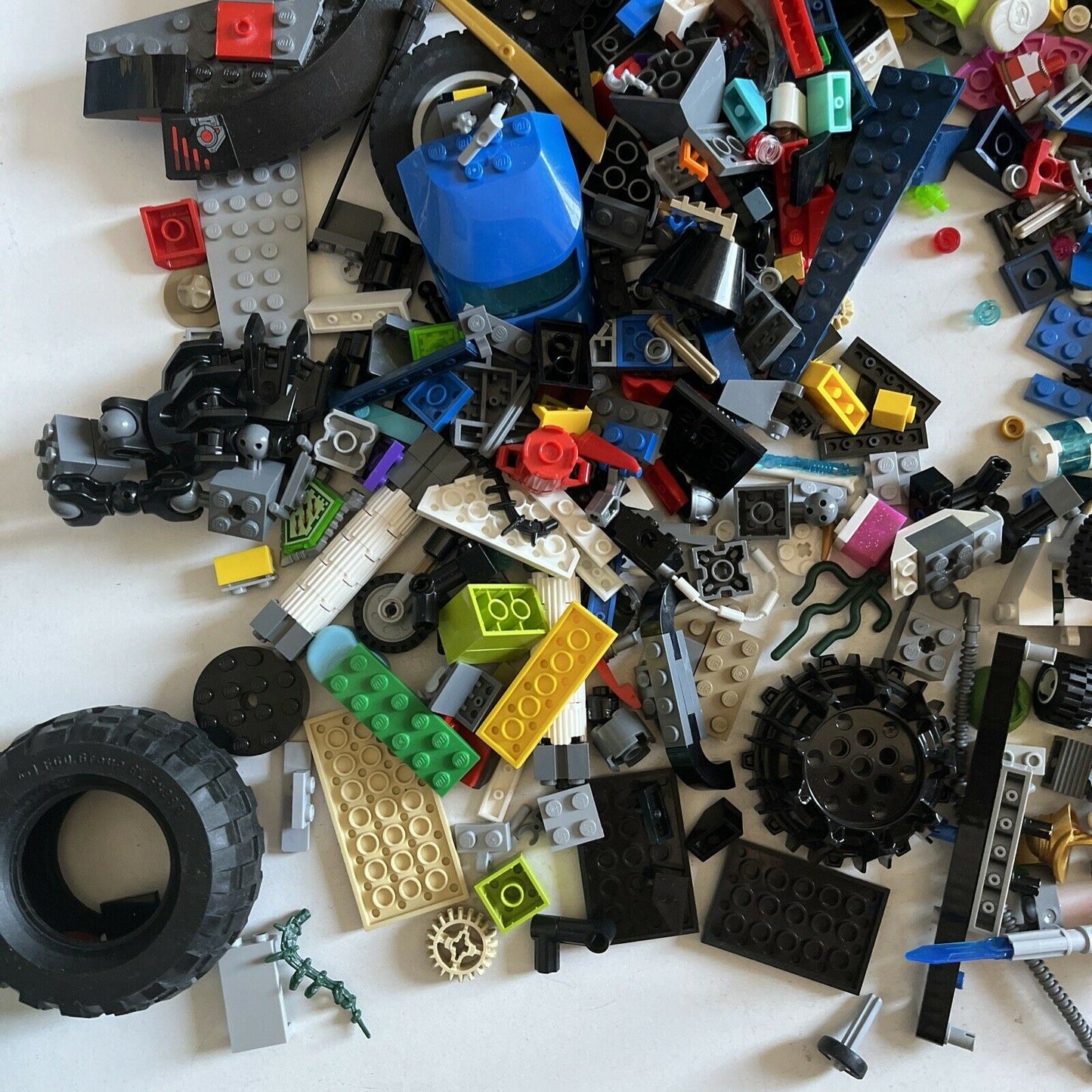 Lego Bulk Lot, Lego Technic Wheels, Assorted, Characters, Guns, Swords 2kg LEGO