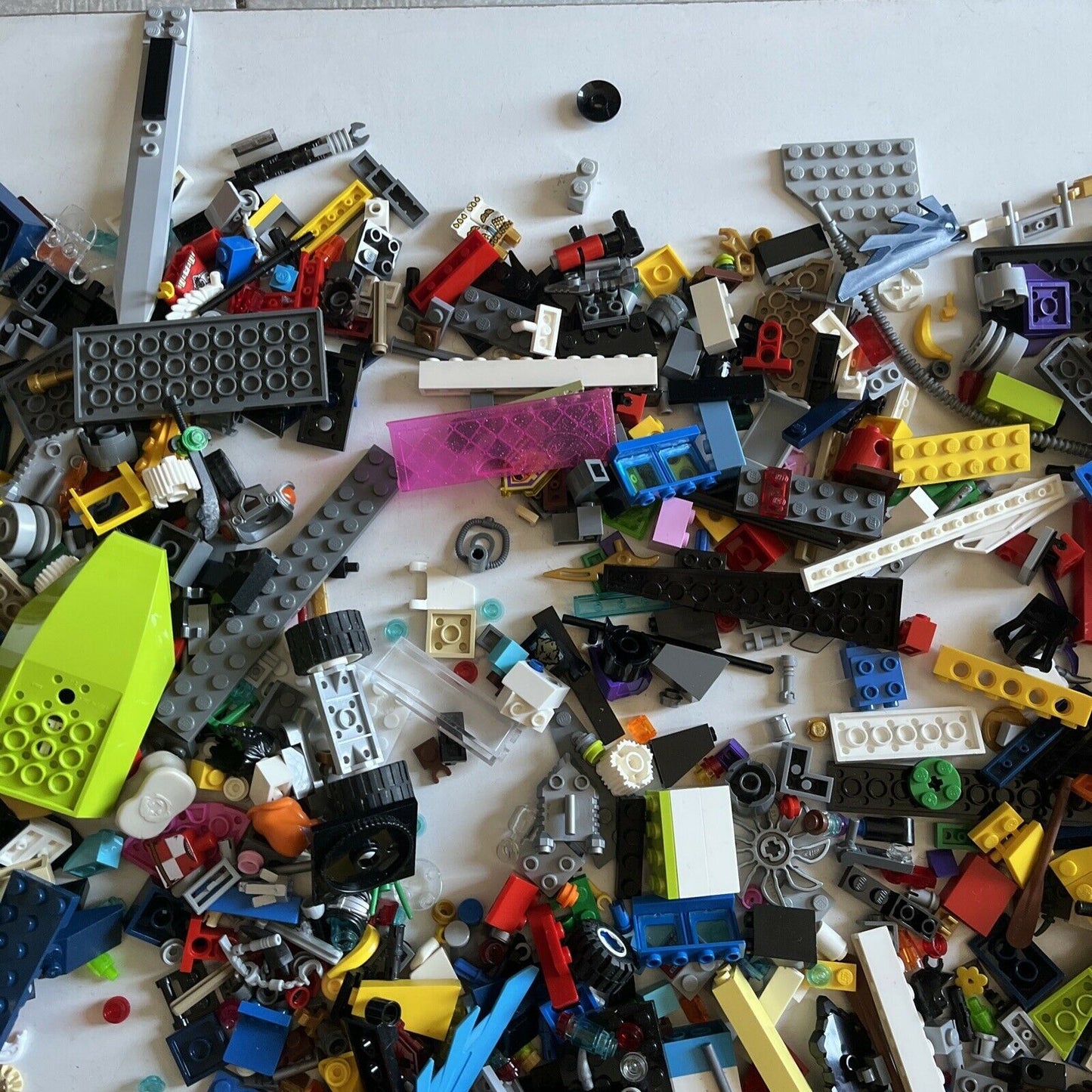 Lego Bulk Lot, Lego Technic Wheels, Assorted, Characters, Guns, Swords 2kg LEGO