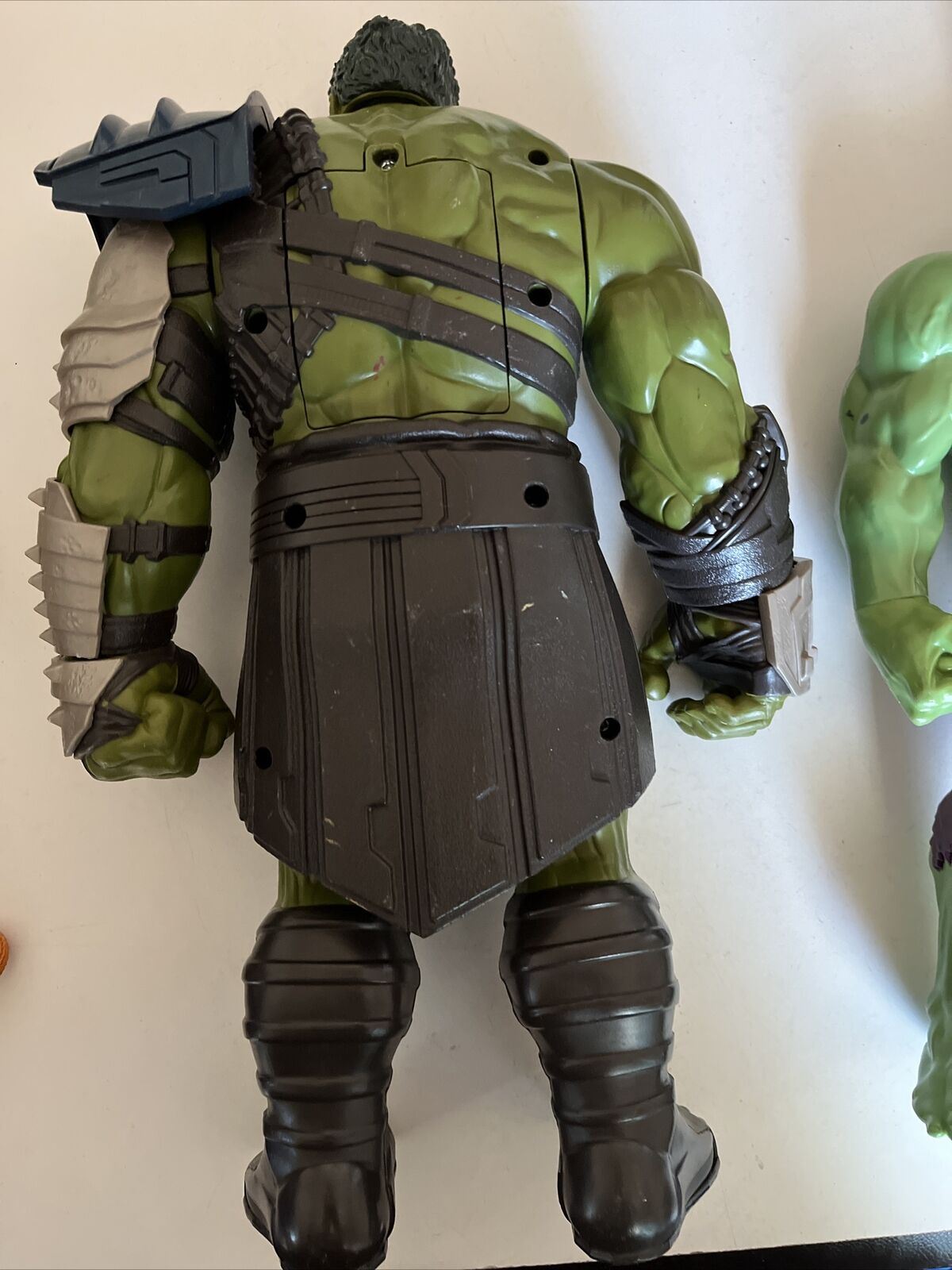 2x Hulk Lot Ragnarok 2017 & Hulk Hasbro 2013