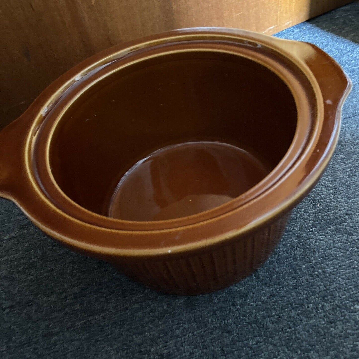 Vintage Sanyo Slow Cooker ESC 270 Made in Japan with Ceramic Pottery. Good cond.