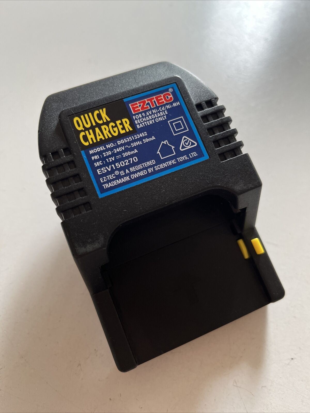 Eztec Quick Charger DGD36133452 For 9.6V Ni-Cd/Ni-MH Rechargable Battery