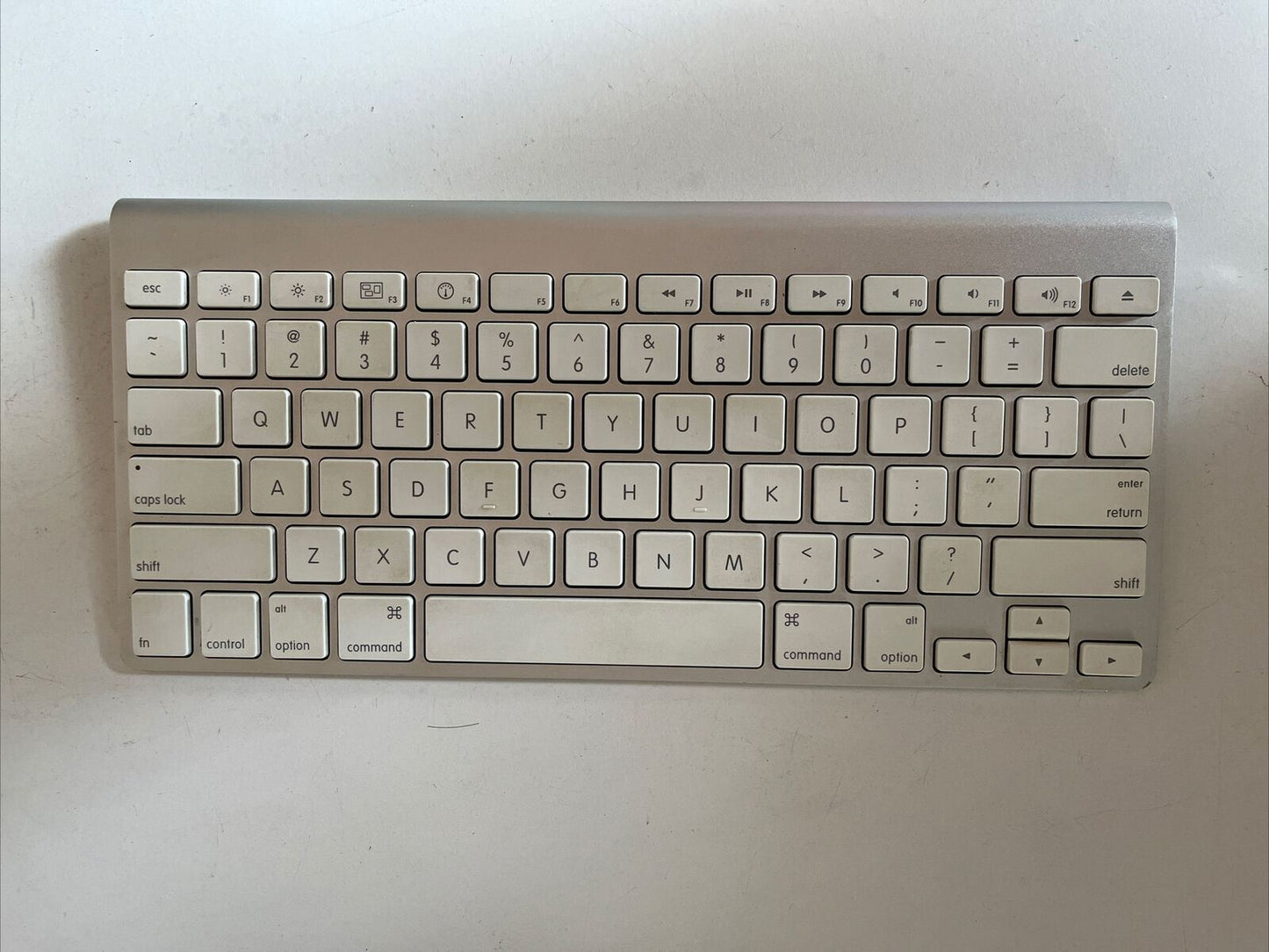 Genuine Official Apple A1255 Wireless Keyboard Bluetooth - Tested working