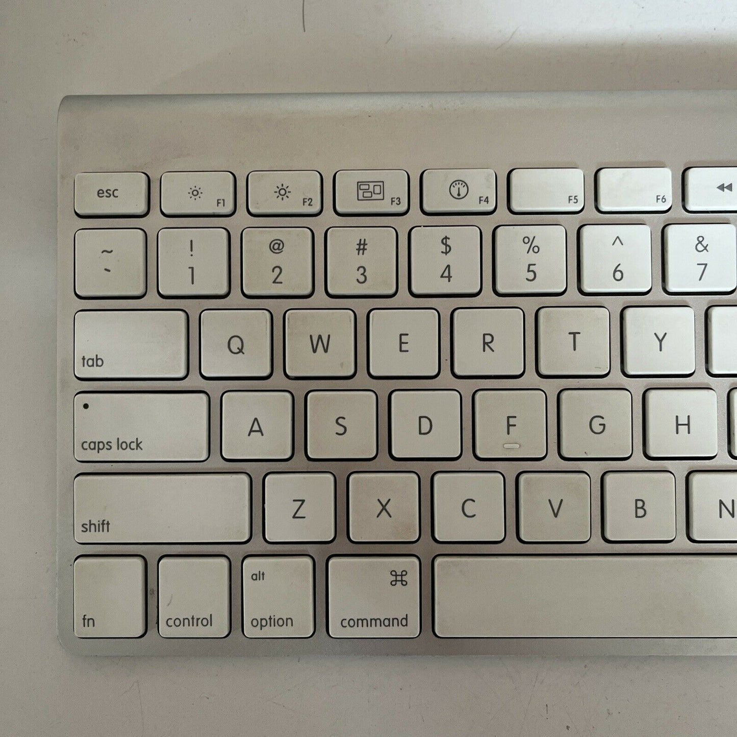 Genuine Official Apple A1255 Wireless Keyboard Bluetooth - Tested working