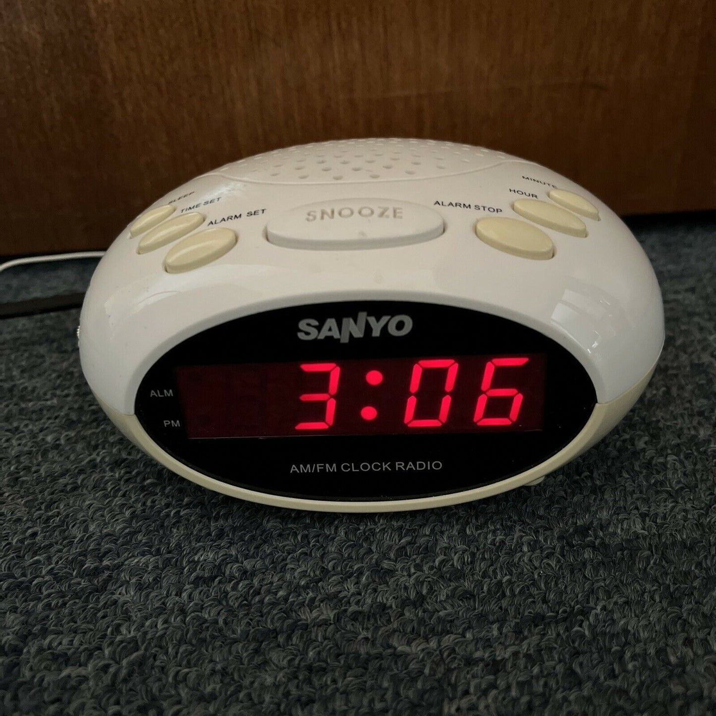 Vintage Sanyo AM/FM Alarm Clock Radio RM-X106W