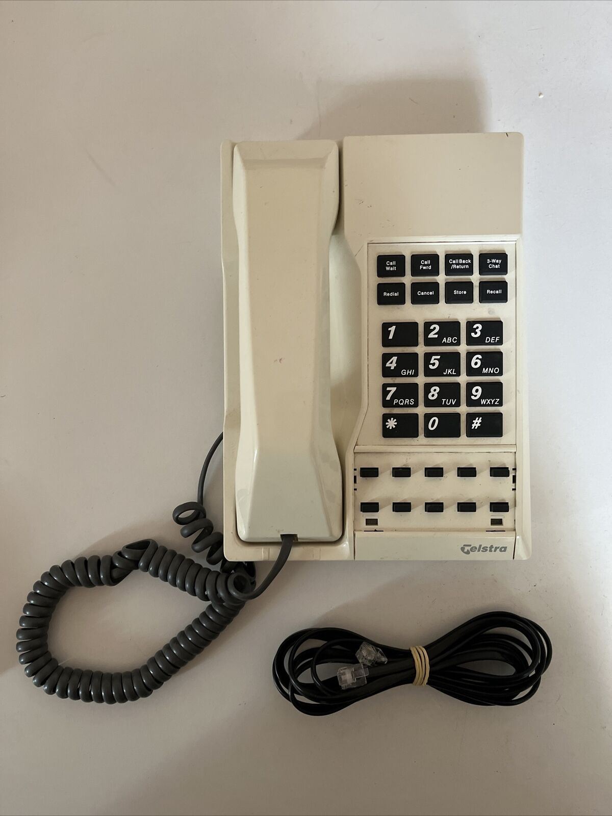 Telstra TF400C Corded Push Button Telephone - Tested and working