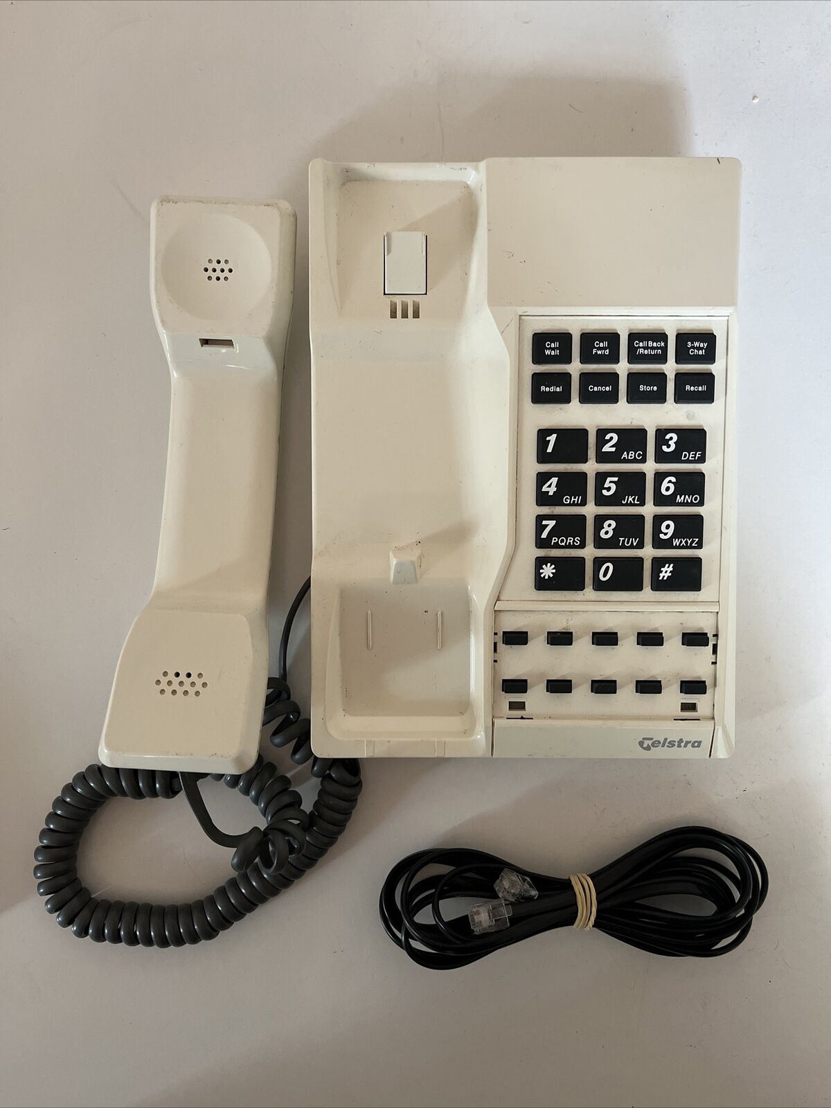 Telstra TF400C Corded Push Button Telephone - Tested and working