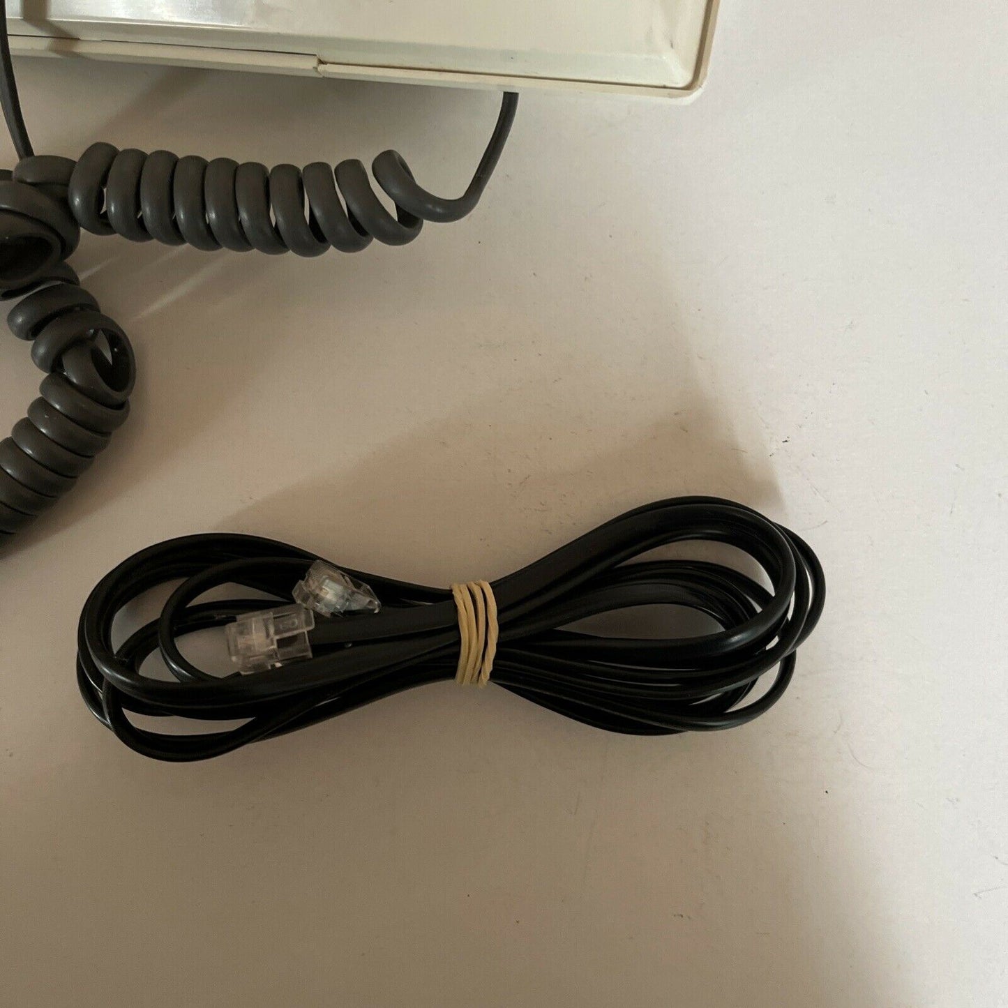 Telstra TF400C Corded Push Button Telephone - Tested and working