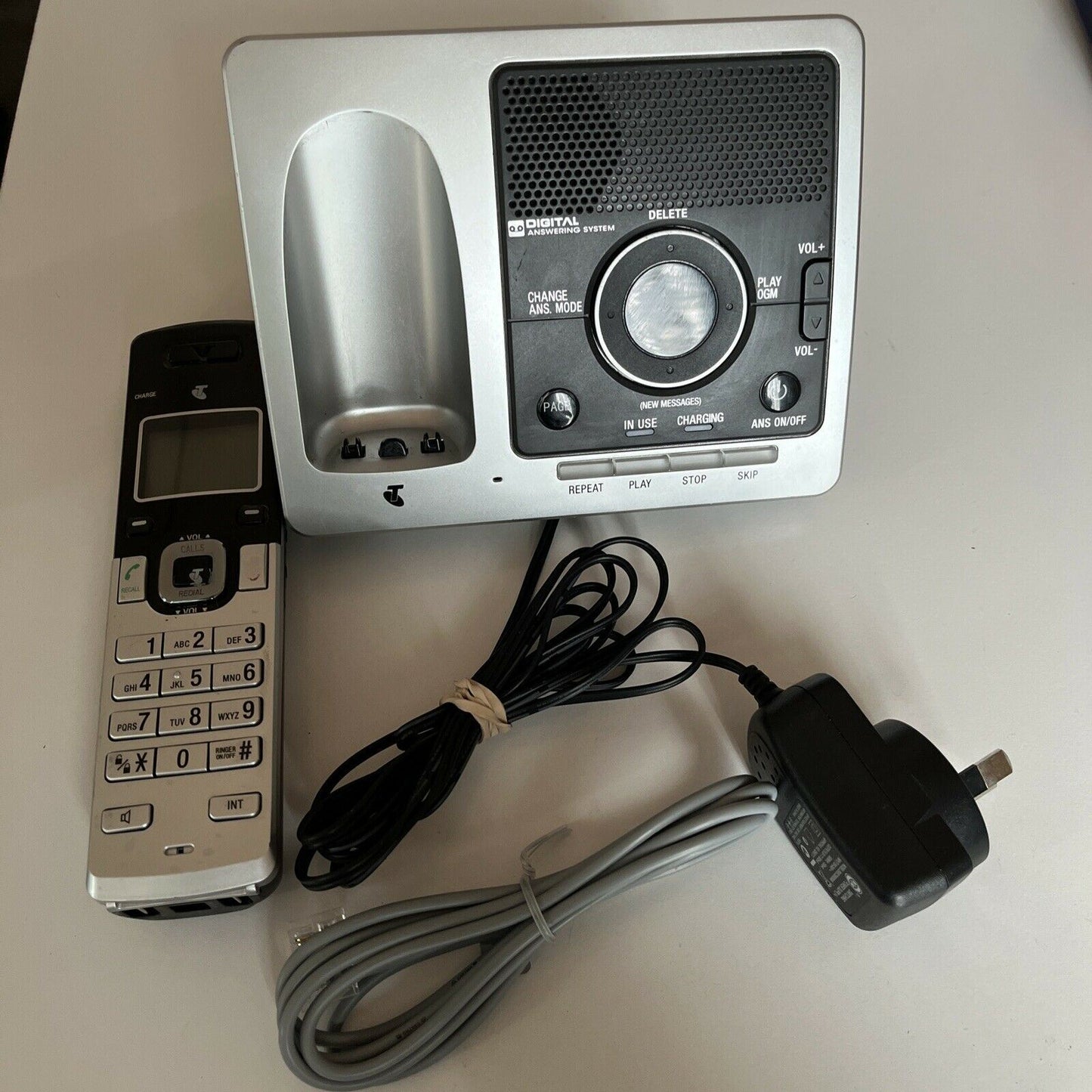 Telstra V950A Digital DECT 6.0 Cordless Phone with Answering Machine