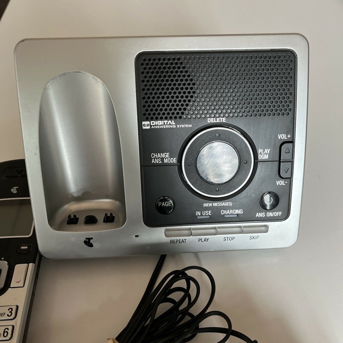 Telstra V950A Digital DECT 6.0 Cordless Phone with Answering Machine