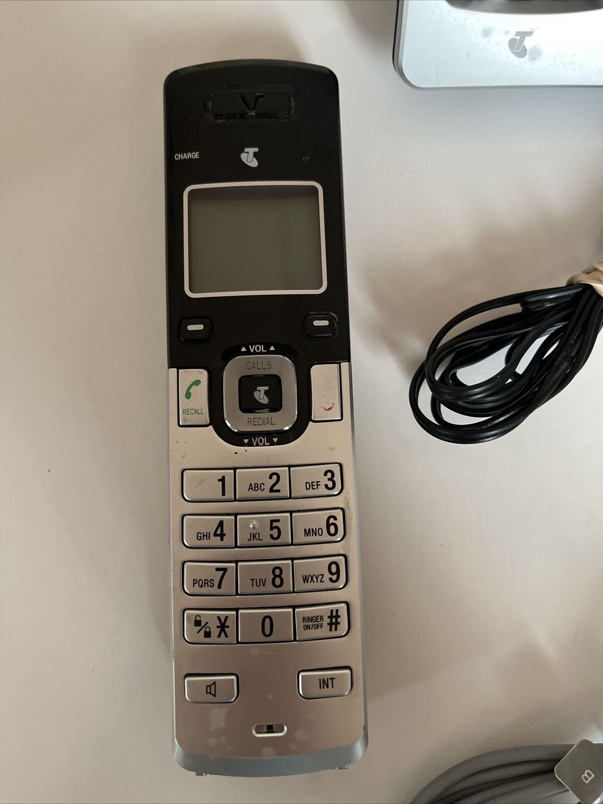 Telstra V950A Digital DECT 6.0 Cordless Phone with Answering Machine