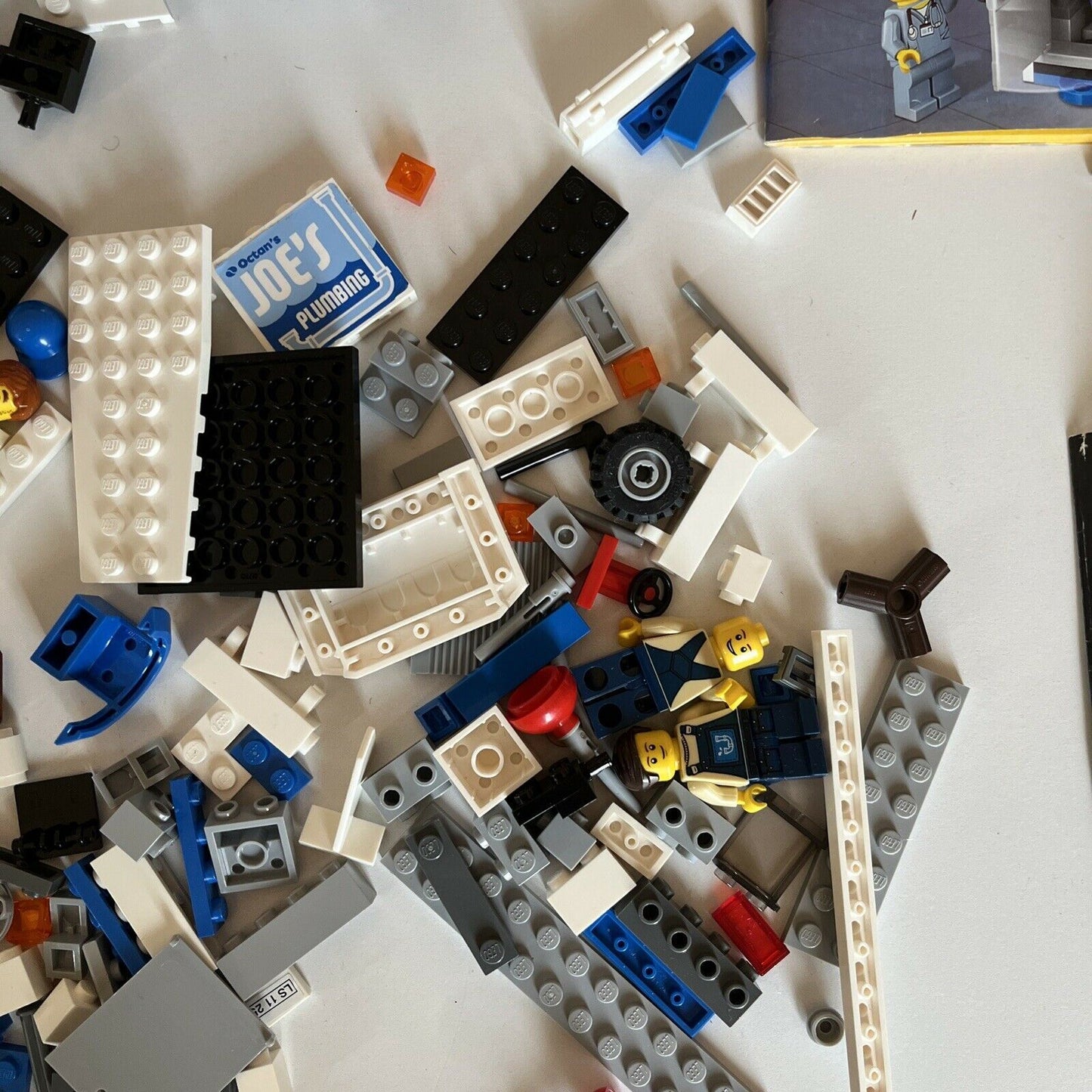 LEGO 70811 The LEGO Movie The Flying Flusher Incomplete Uncounted