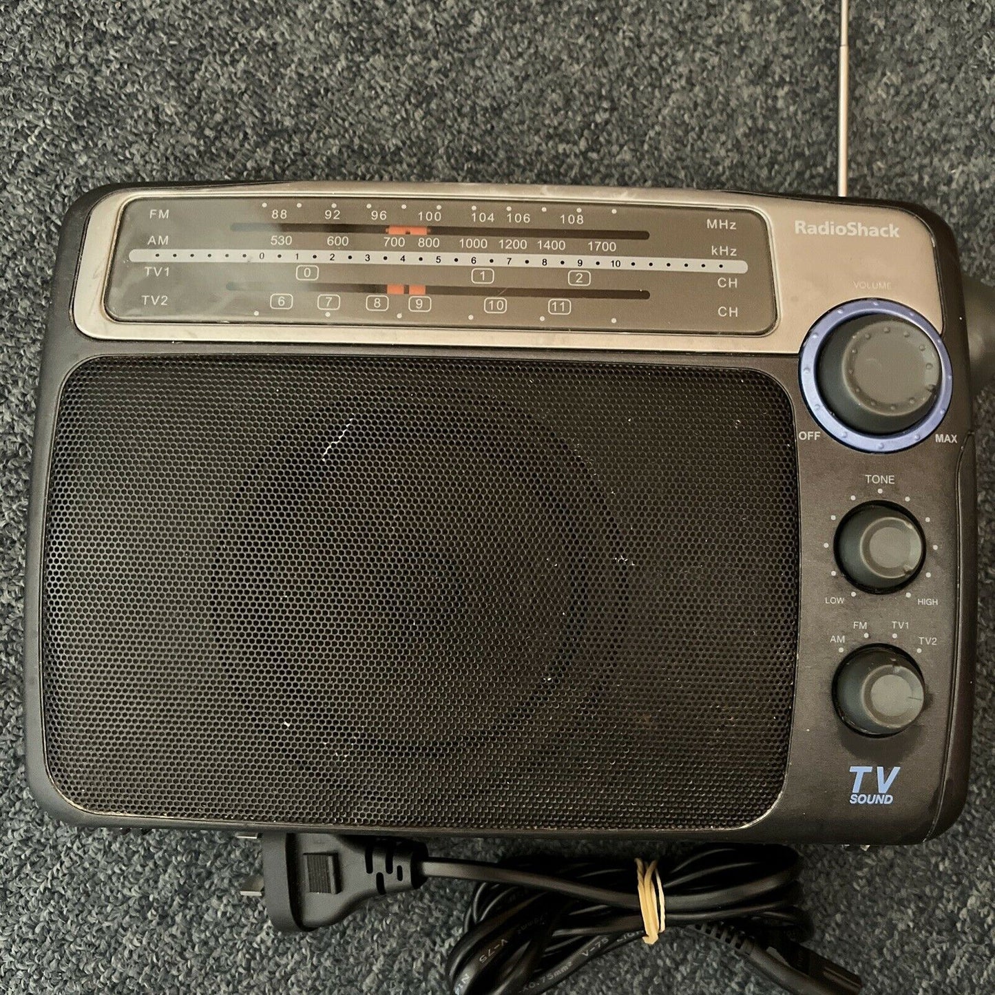 Vintage RadioShack AM/FM/TV1/TV2 Multiband Portable Radio 12-887