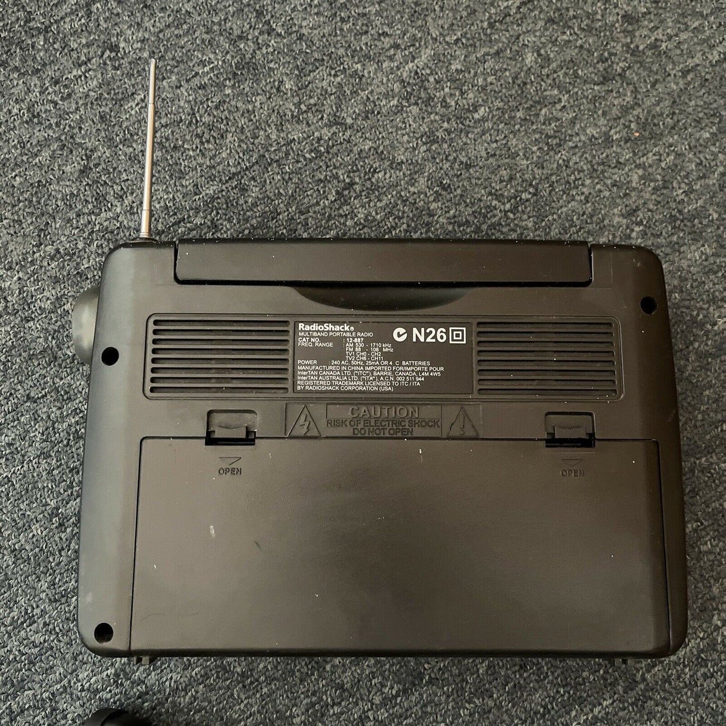 Vintage RadioShack AM/FM/TV1/TV2 Multiband Portable Radio 12-887