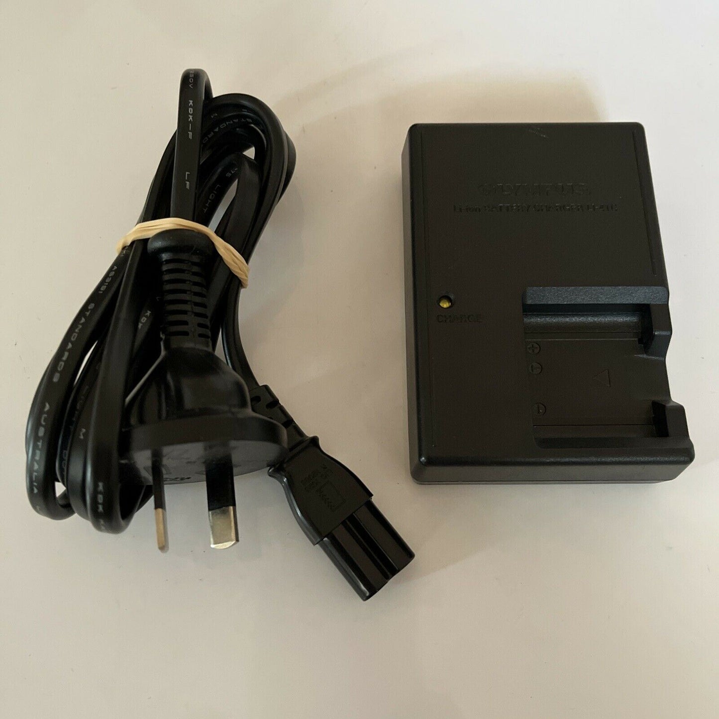 Genuine OLYMPUS LI-41CAB Li-ion Battery Charger for LI-40B & LI-42B batteries