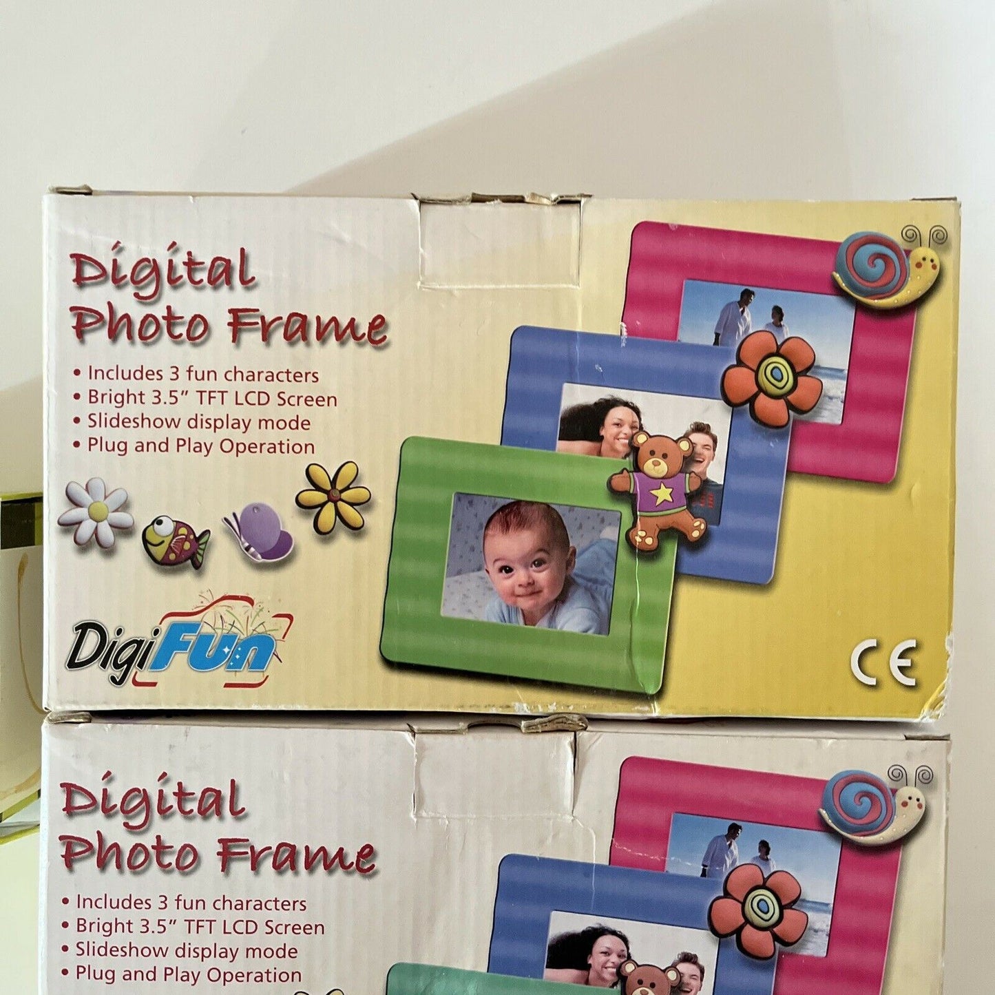 2x 3.5" Digital Photo Frame 1x 1.5" Keychain Photo frame