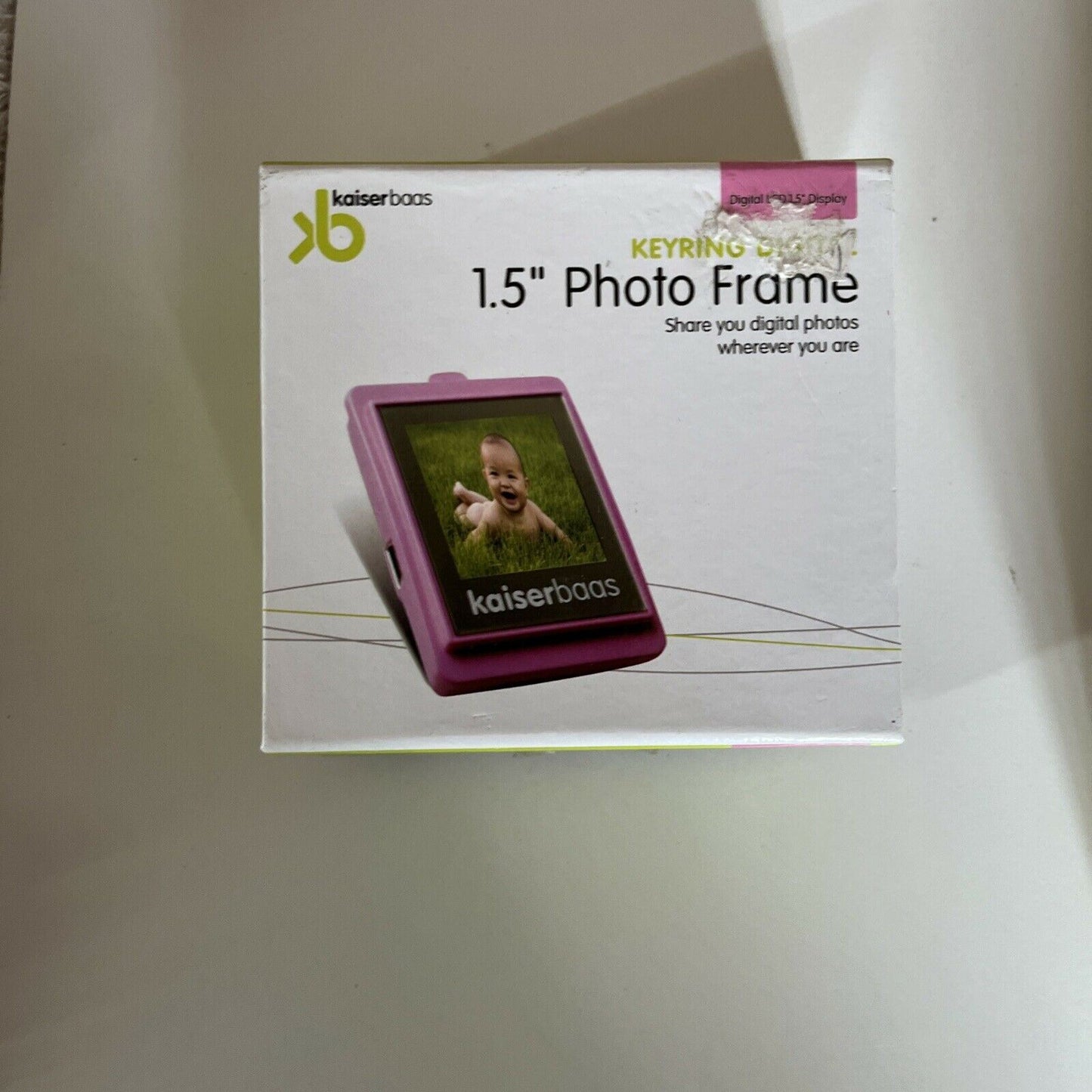 2x 3.5" Digital Photo Frame 1x 1.5" Keychain Photo frame