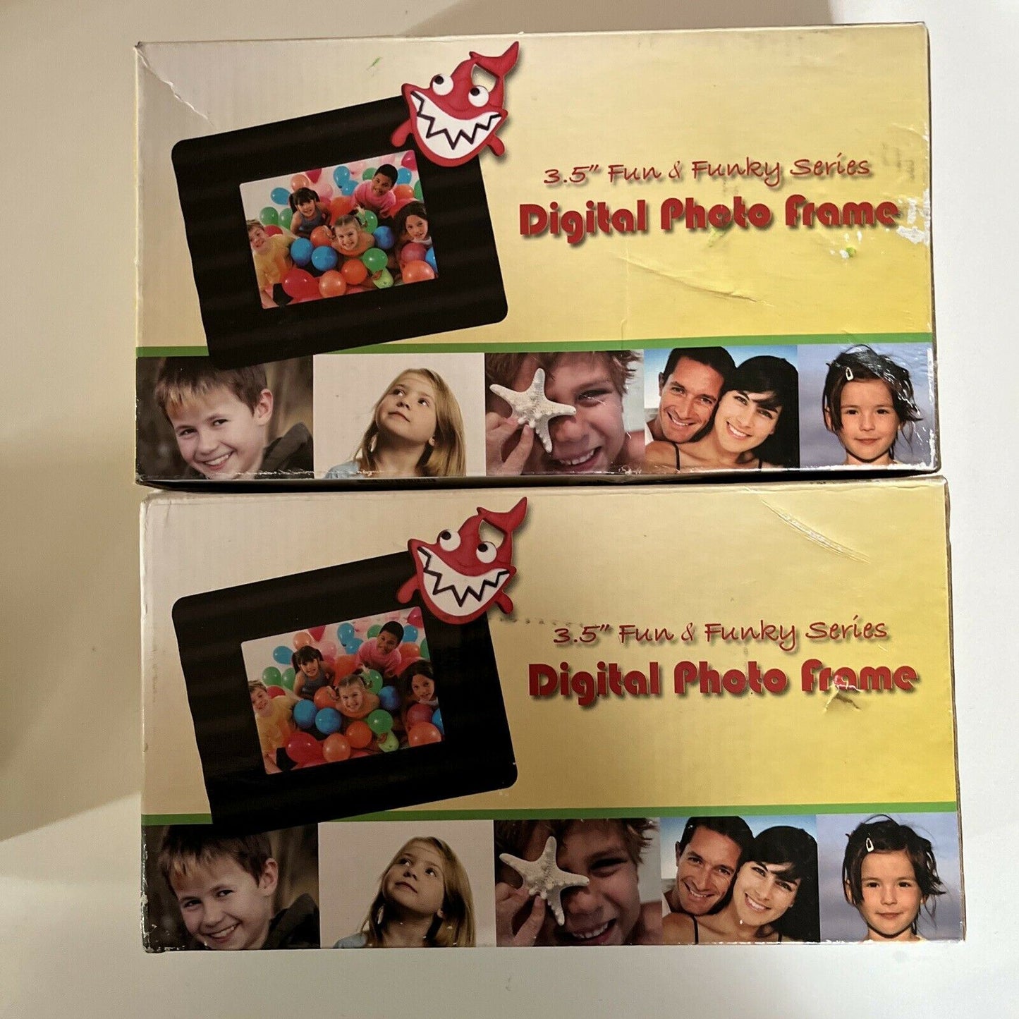 2x 3.5" Digital Photo Frame 1x 1.5" Keychain Photo frame