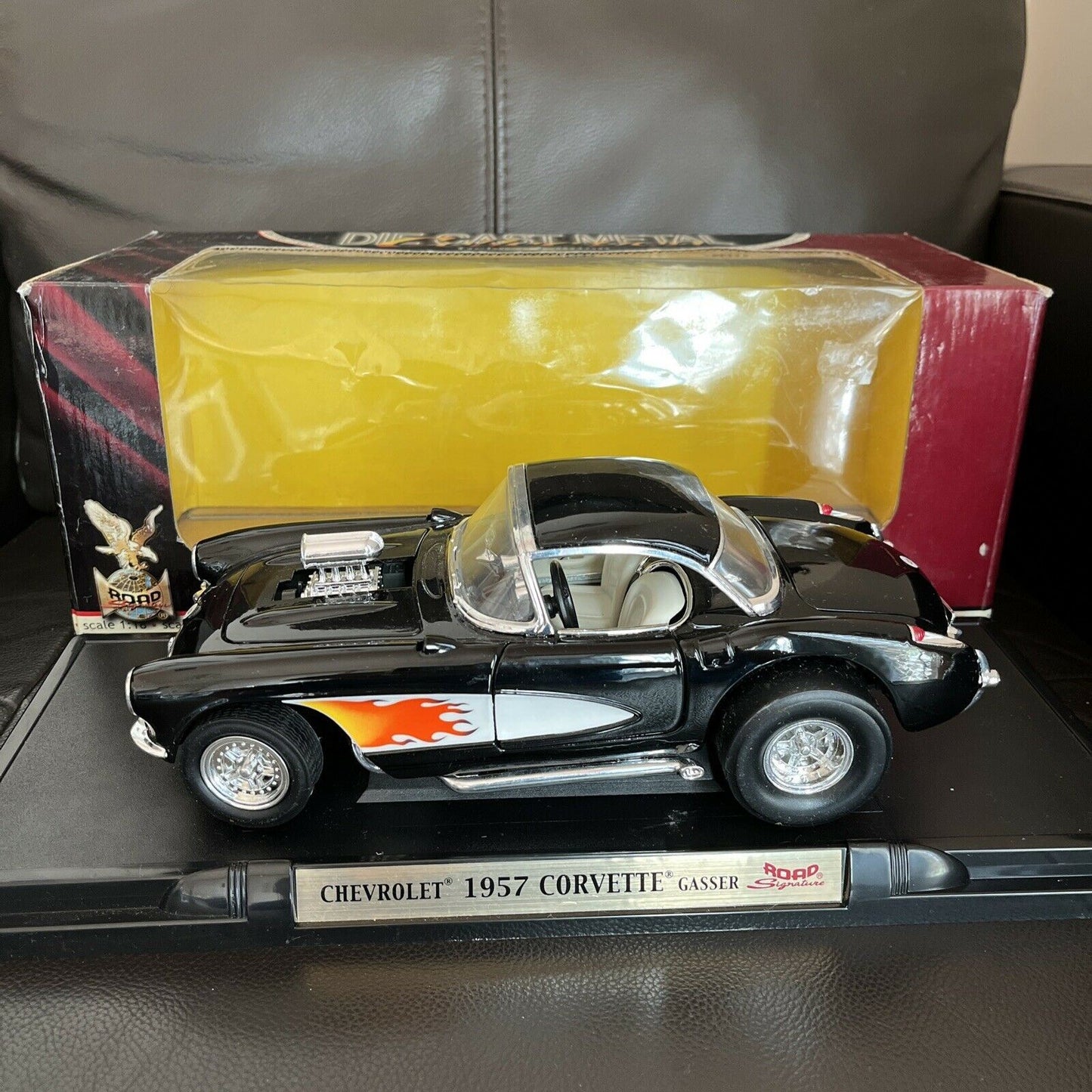 Road Signature 1957 Chevrolet Corvette Gasser Die Cast Metal 1:18 Deluxe Edition