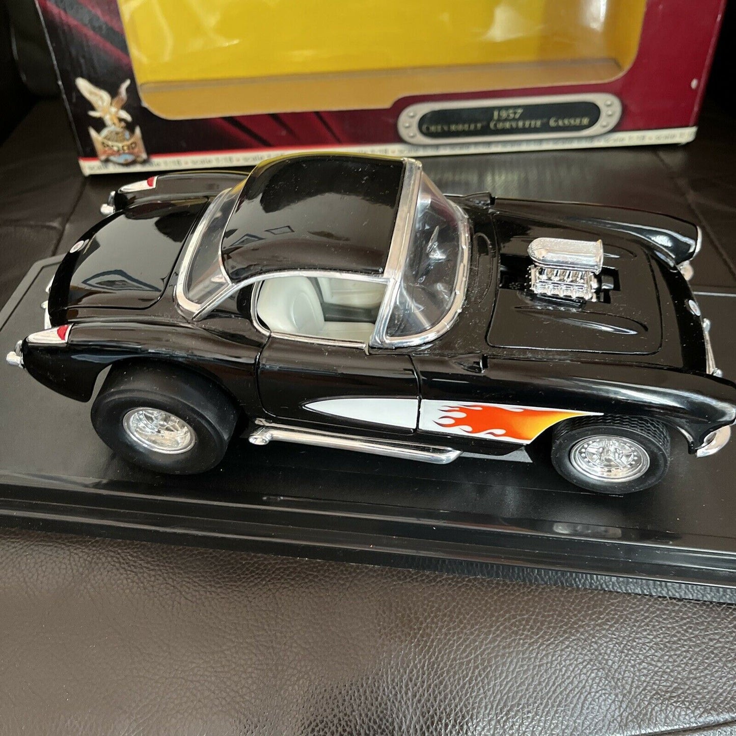 Road Signature 1957 Chevrolet Corvette Gasser Die Cast Metal 1:18 Deluxe Edition