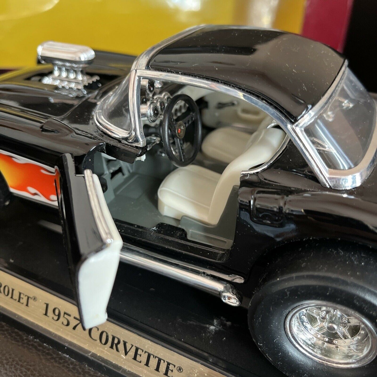 Road Signature 1957 Chevrolet Corvette Gasser Die Cast Metal 1:18 Deluxe Edition