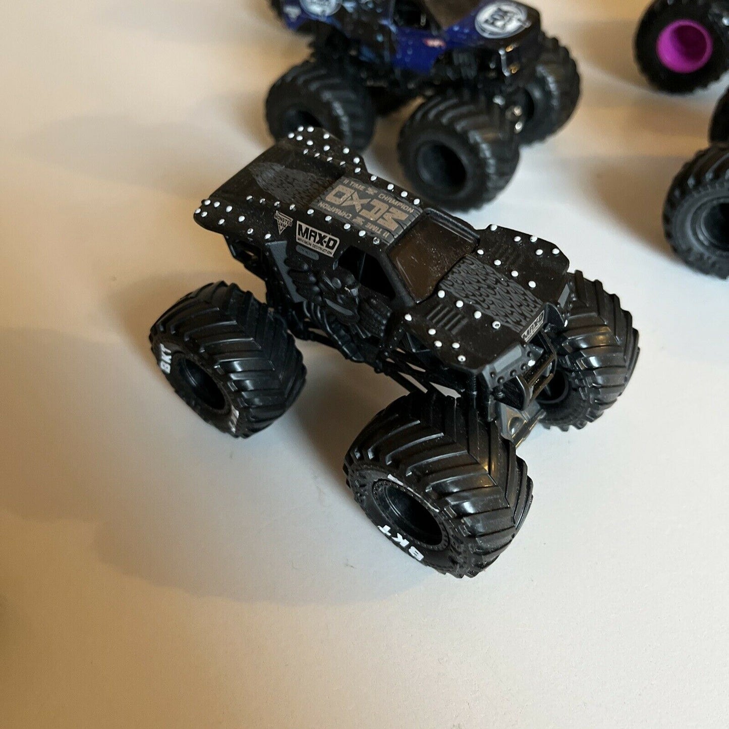 6x Hot Wheels Monster Jam Trucks - Grave Digger, Maxo, Zombie, Monster Mutt