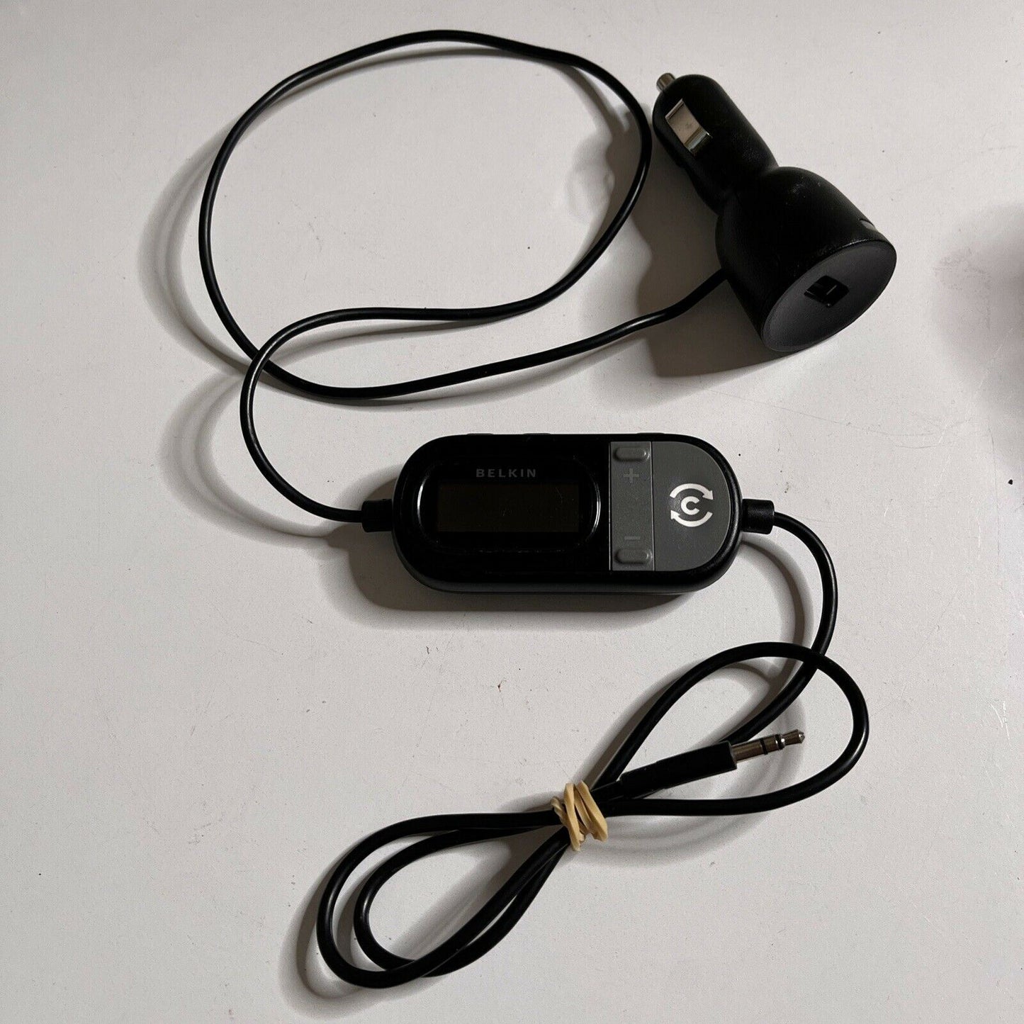 Belkin F8Z439 TuneCast Auto Universal FM Transmitter + USB Cigarette Charger