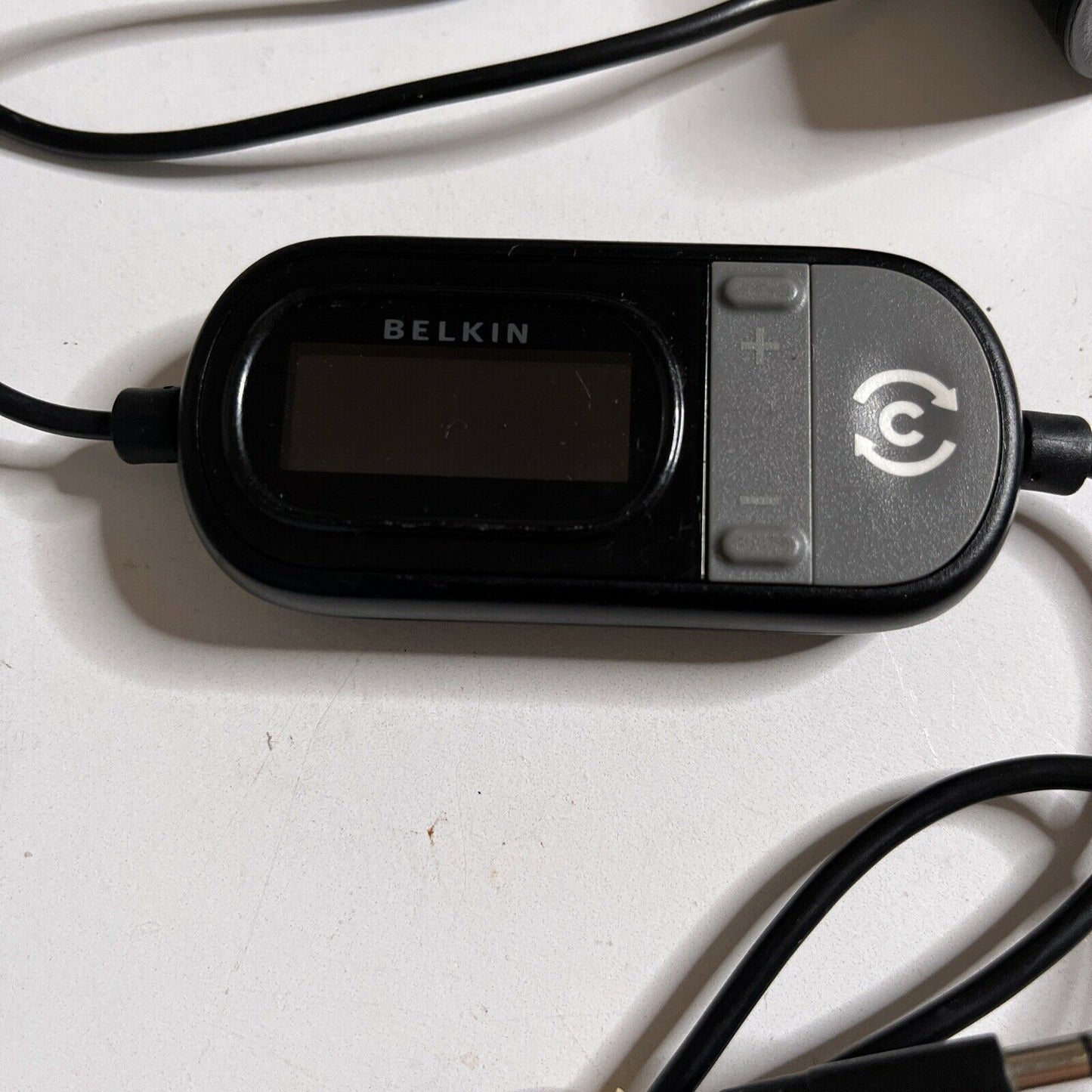 Belkin F8Z439 TuneCast Auto Universal FM Transmitter + USB Cigarette Charger