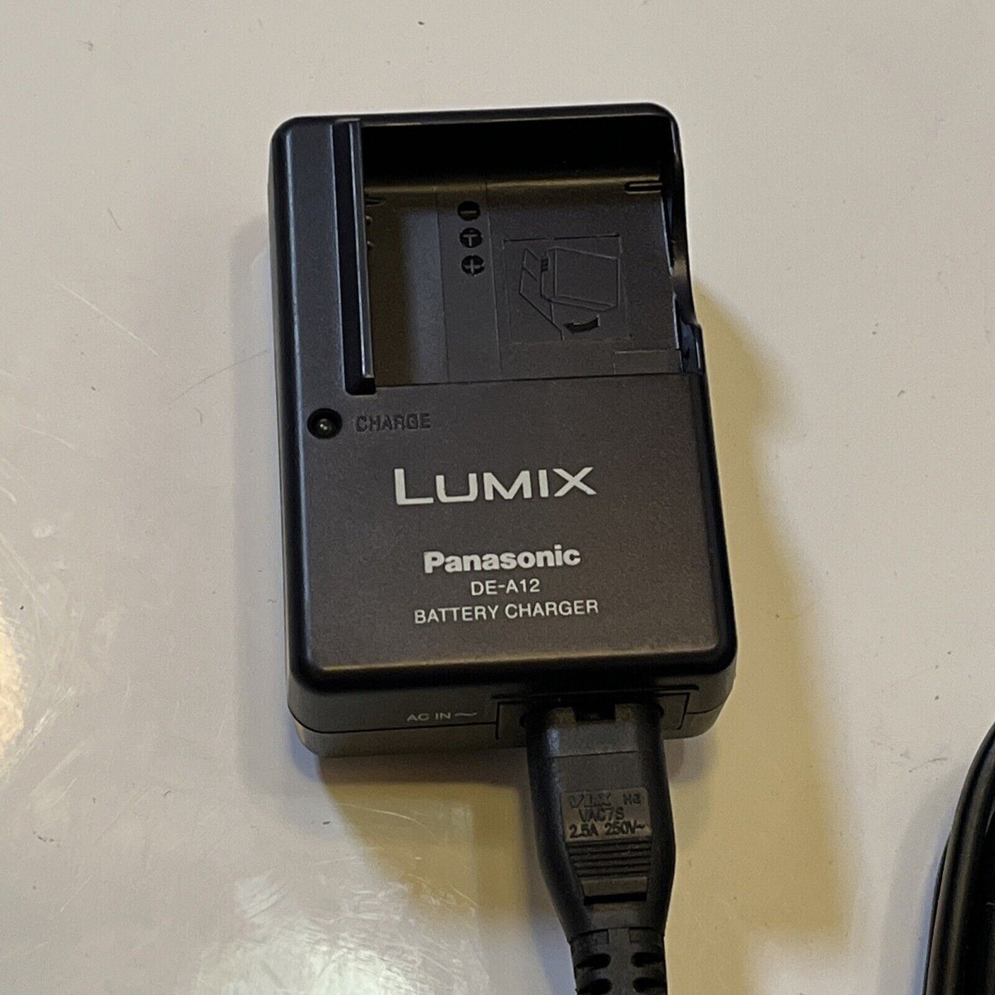 Genuine Panasonic Lumix DE-A12 Battery Charger
