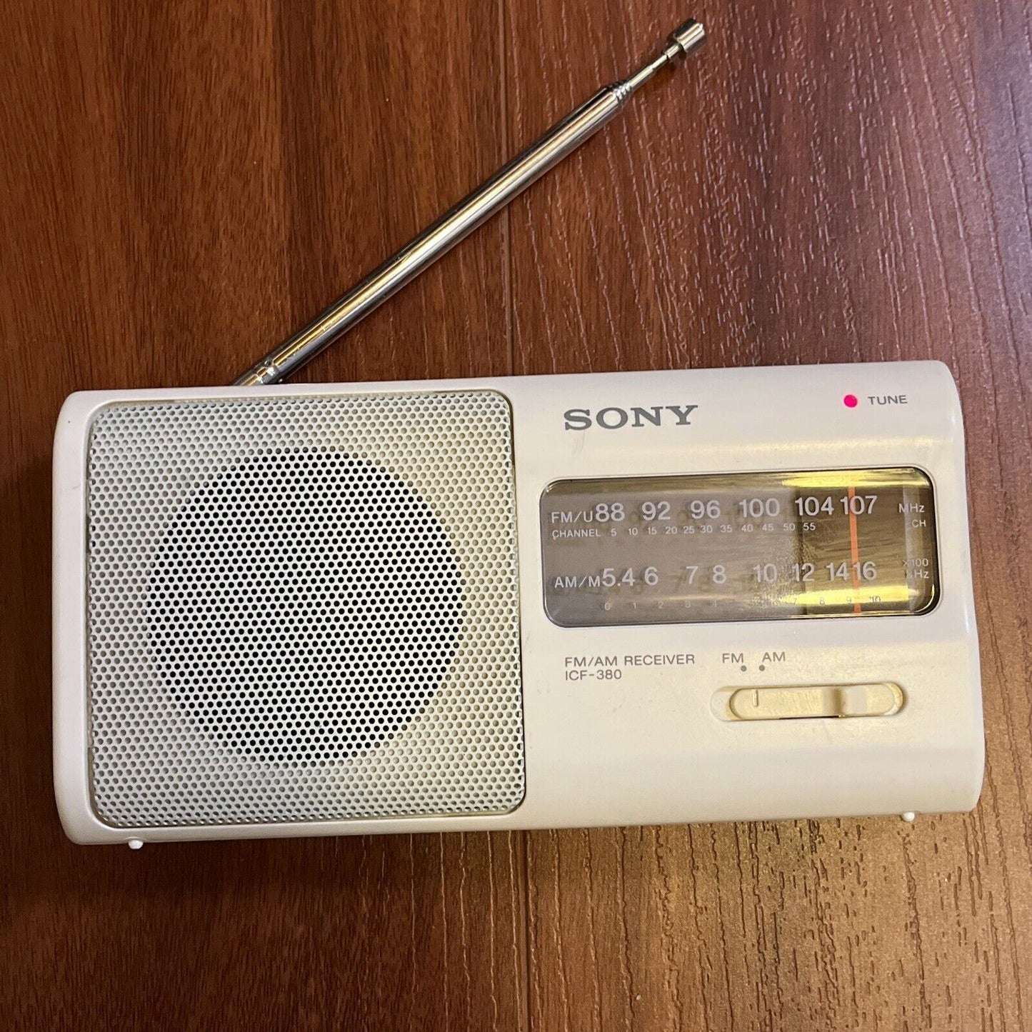 Sony Portable FM/AM Receiver ICF-380 White Missing Battery Lid in working order