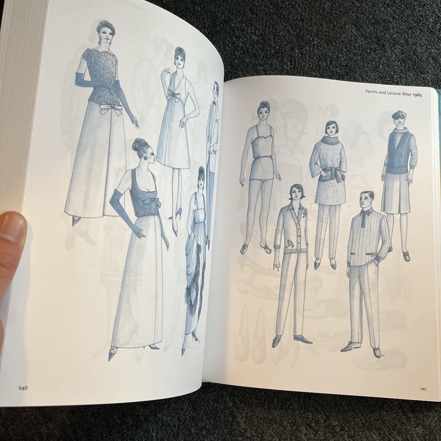 The Complete Fashion Sourcebook: 2,000 Illustrations by John Peacock Hardcover