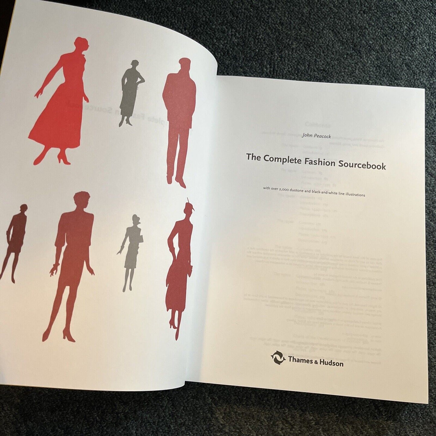 The Complete Fashion Sourcebook: 2,000 Illustrations by John Peacock Hardcover