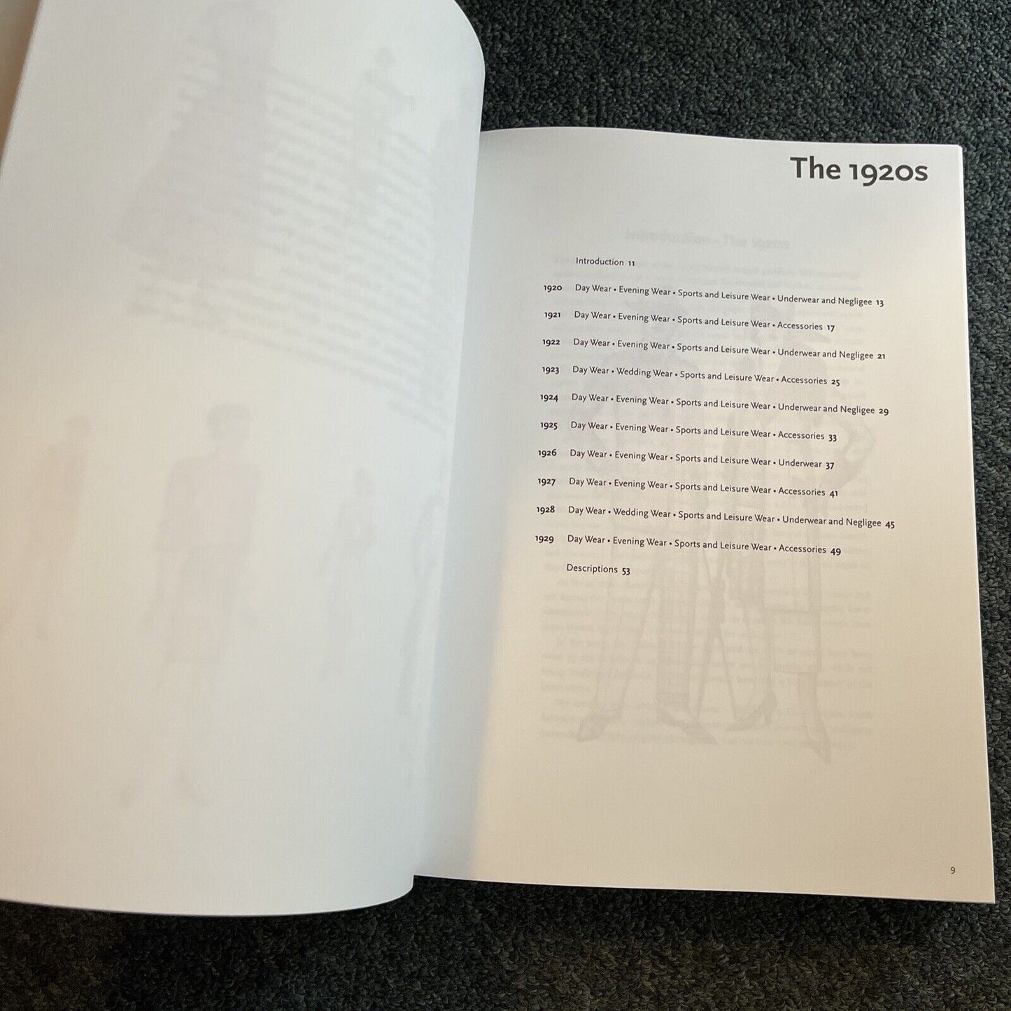 The Complete Fashion Sourcebook: 2,000 Illustrations by John Peacock Hardcover