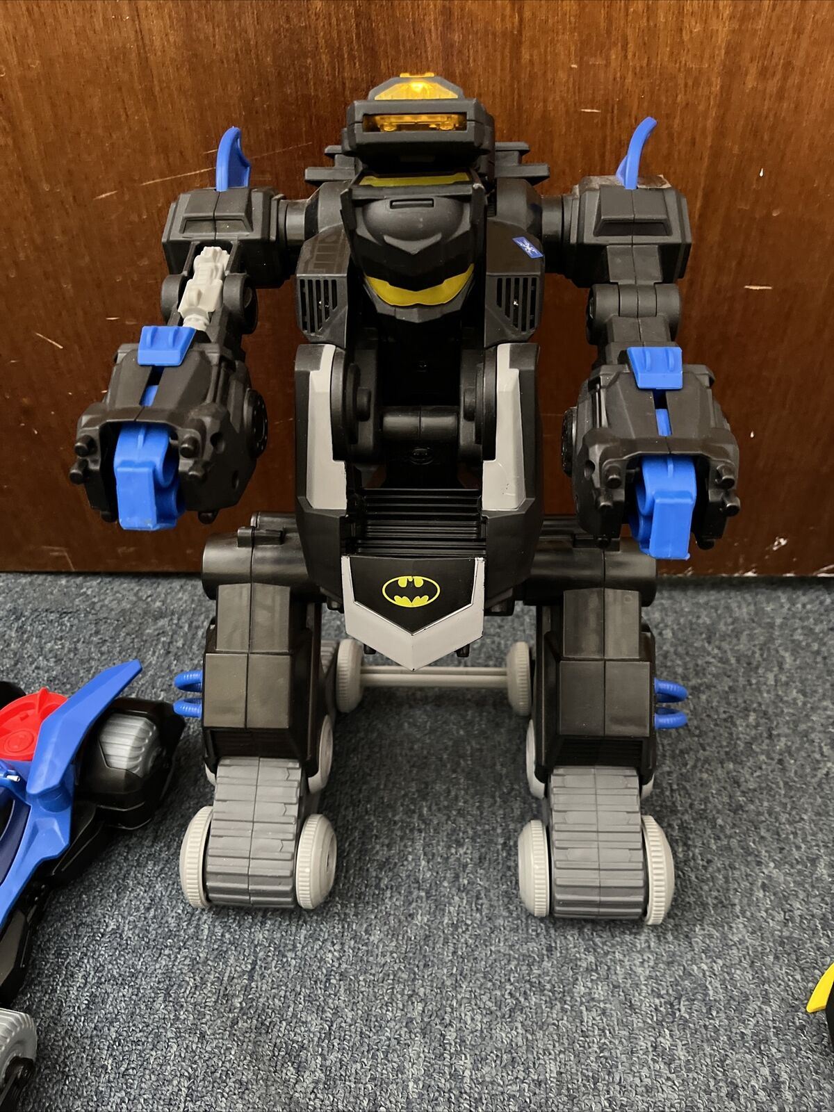 Imaginext batman online transforming batbot