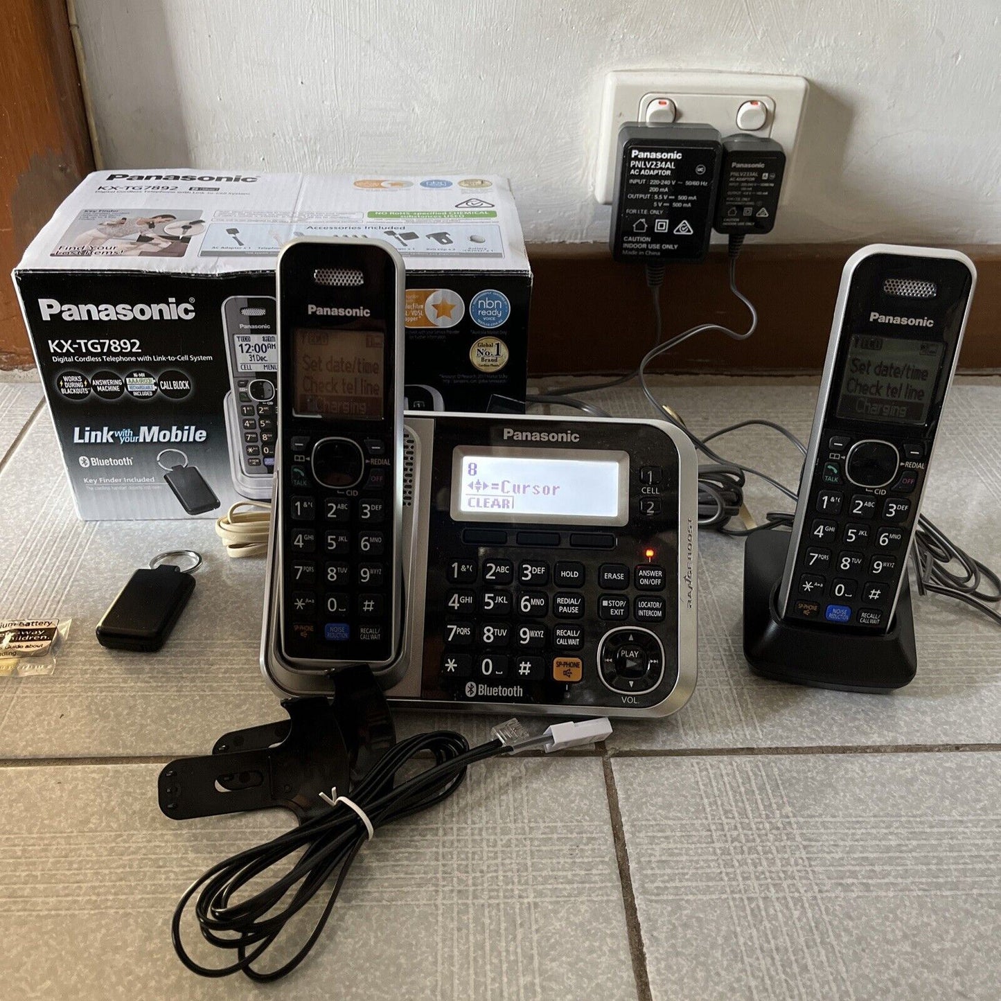 Panasonic KXTG7892 Cordless Phone Answering Machine with 2 Handsets