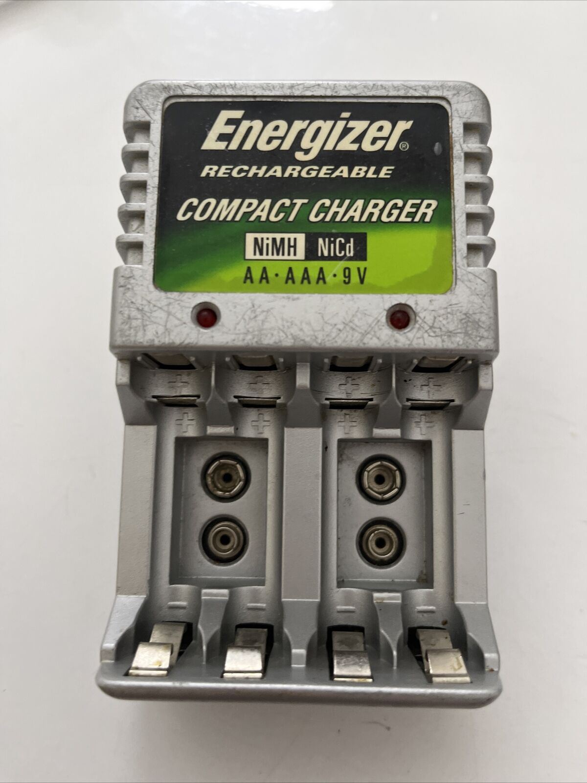 Energizer NiMH NiCd Battery Charger CHM4AA Charges AA, AAA, 9V Battery