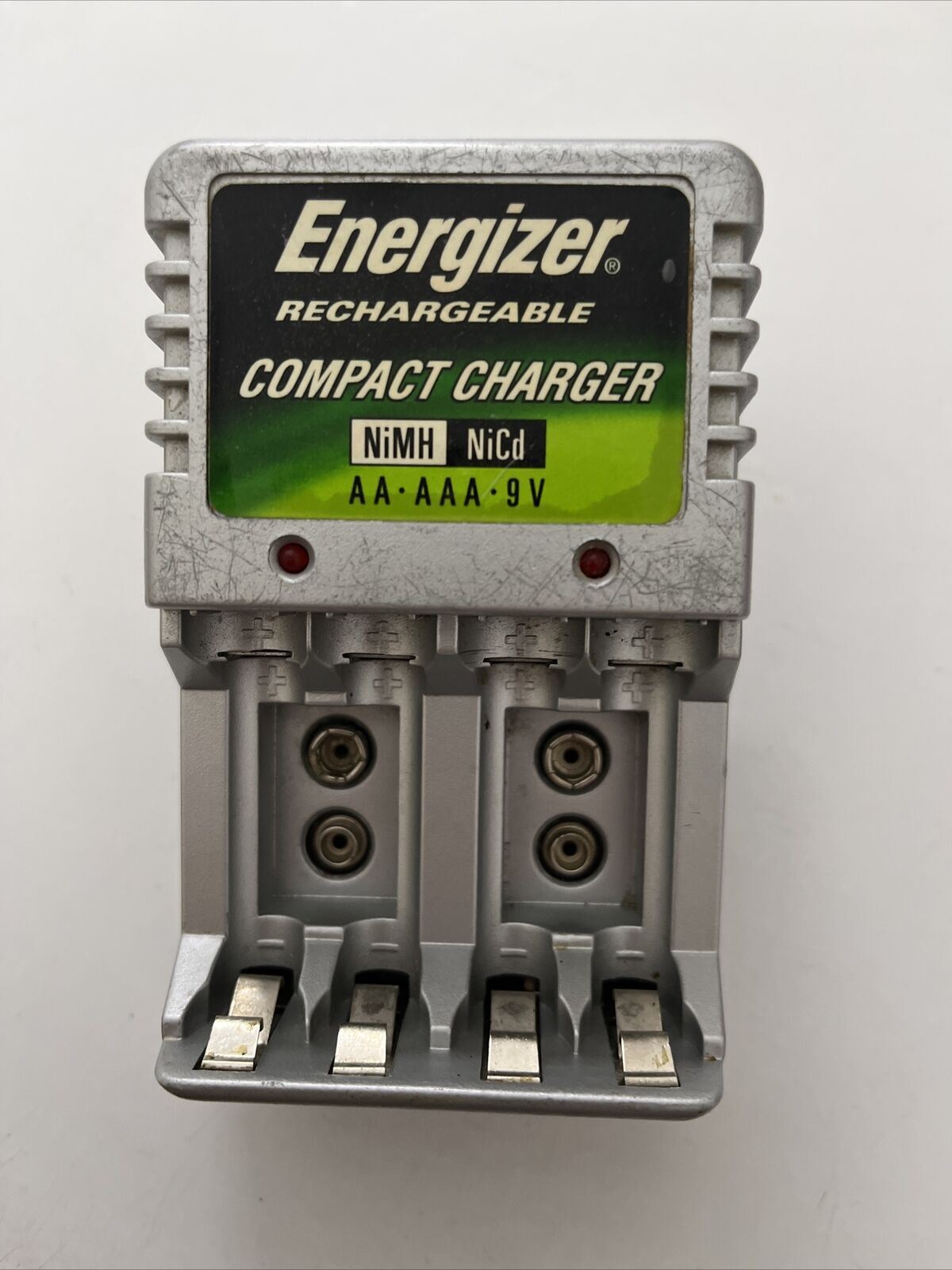 Energizer NiMH NiCd Battery Charger CHM4AA Charges AA, AAA, 9V Battery