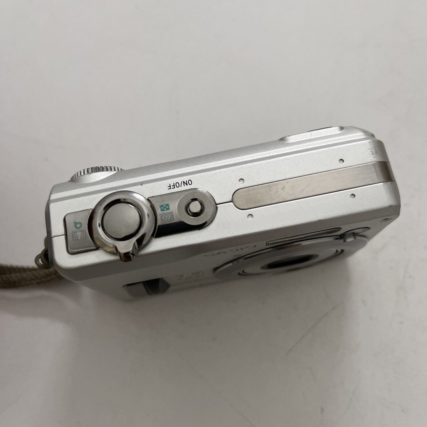 Casio EXILIM EX-Z120 Digital Camera 7.2 MP and 2 GB SD Card