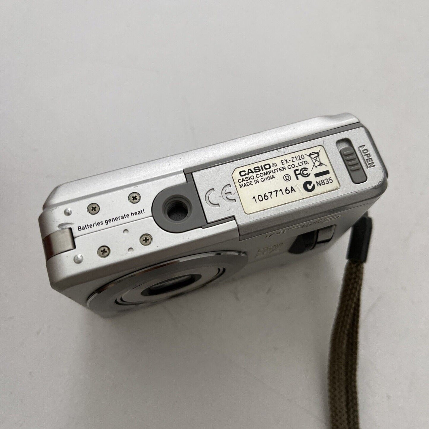 Casio EXILIM EX-Z120 Digital Camera 7.2 MP and 2 GB SD Card