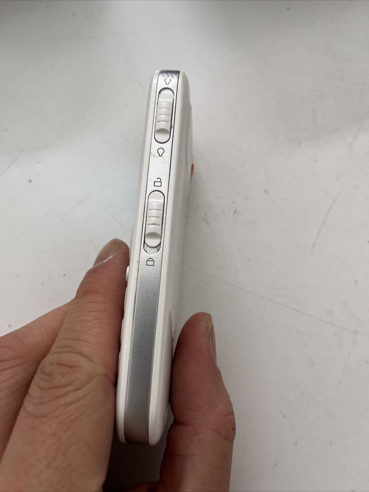 Telstra EasyCall 3 T303 White Mobile Phone For Parts Or Not Working