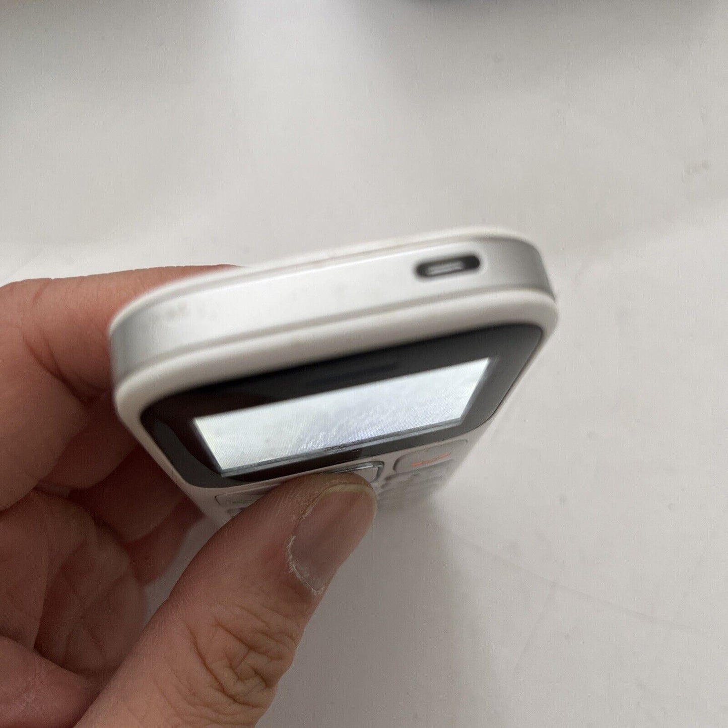 Telstra EasyCall 3 T303 - White Mobile Phone For Parts Or Not Working ...