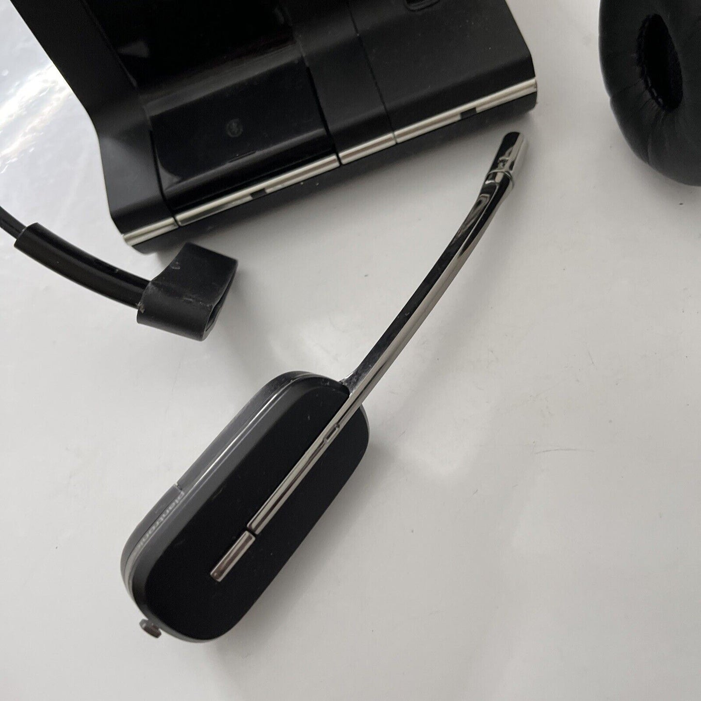 Plantronics W02A wireless Bluetooth headset *Requires Battery Replacement Flat