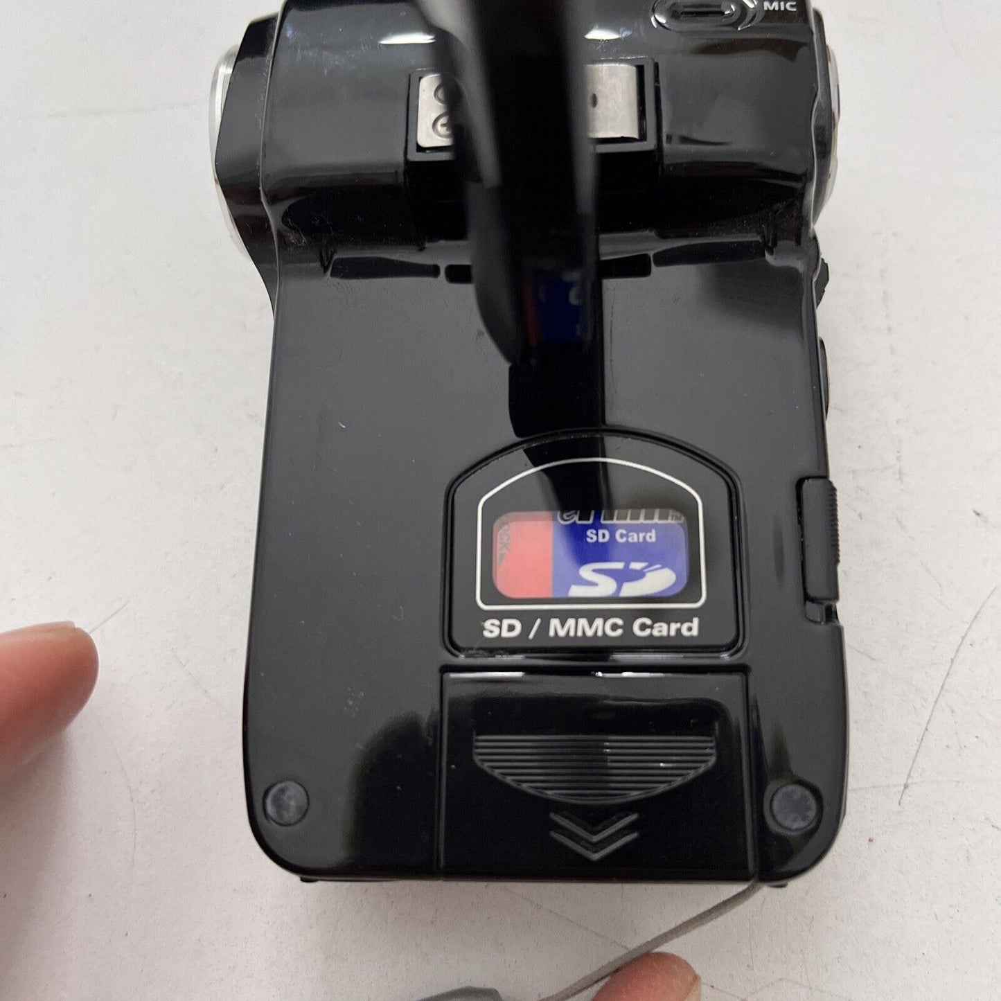 media HD DVHi8 Digital Video Camcorder 4x Digital Zoom 8 MP